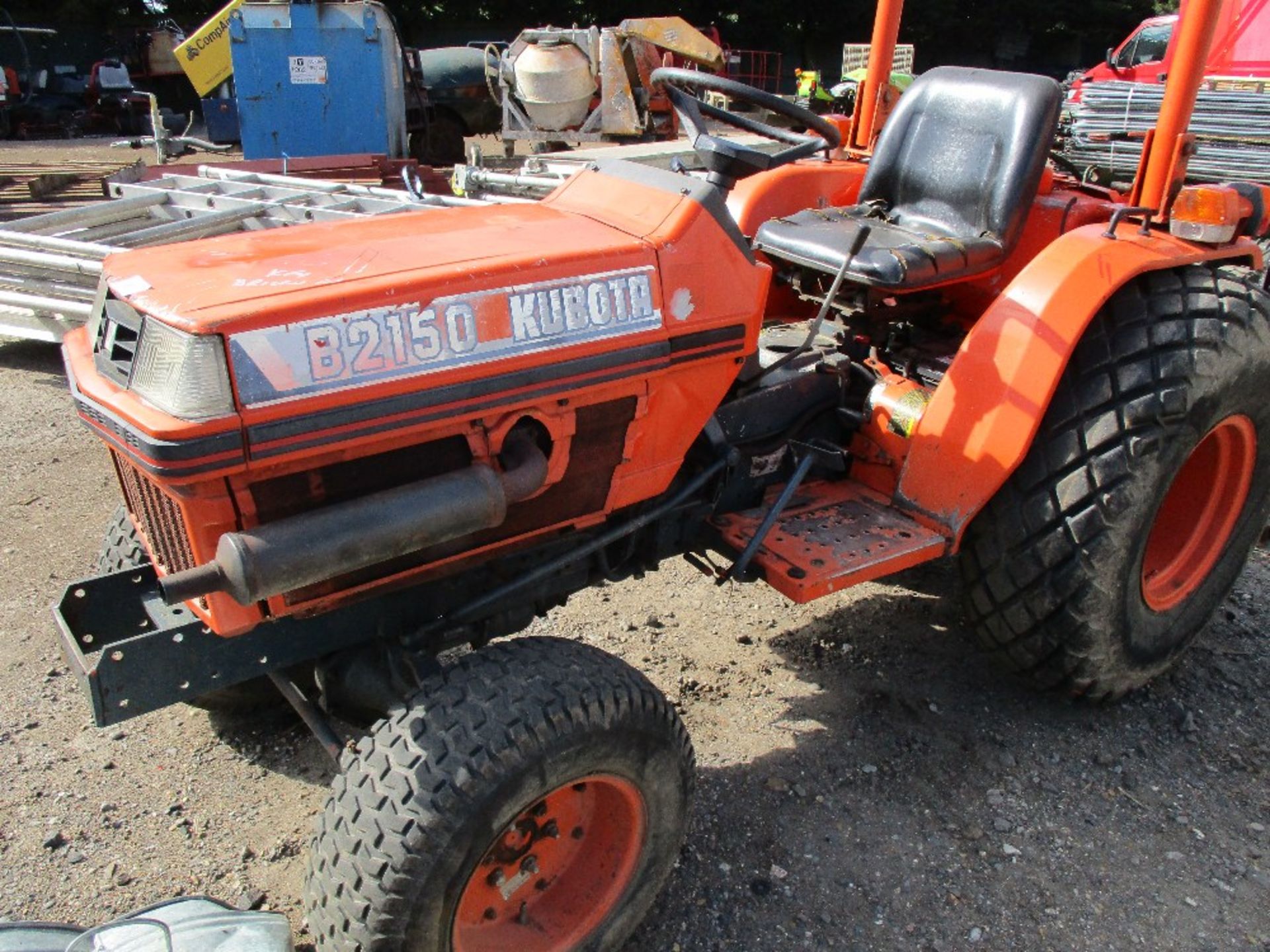 KUBOTA B2150 4WD COMPACT TRACTOR WITH HYDRASTATIC DRIVE