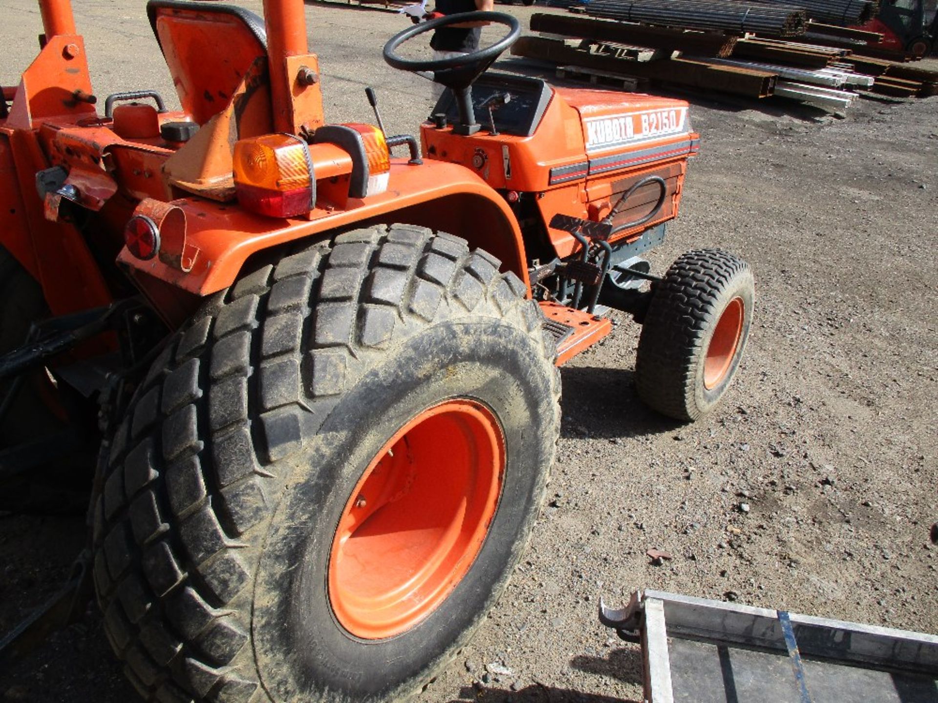 KUBOTA B2150 4WD COMPACT TRACTOR WITH HYDRASTATIC DRIVE - Image 6 of 7