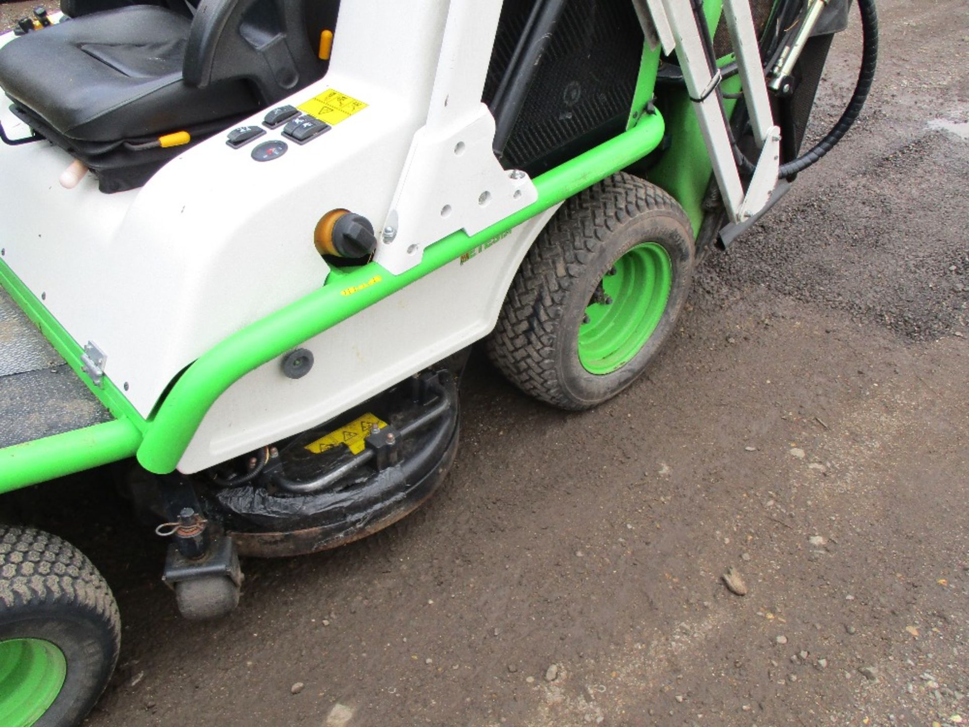 ETESIA H124D RIDE ON MOWER C/W HIGH DISCHARGE COLLECTOR - Image 6 of 6