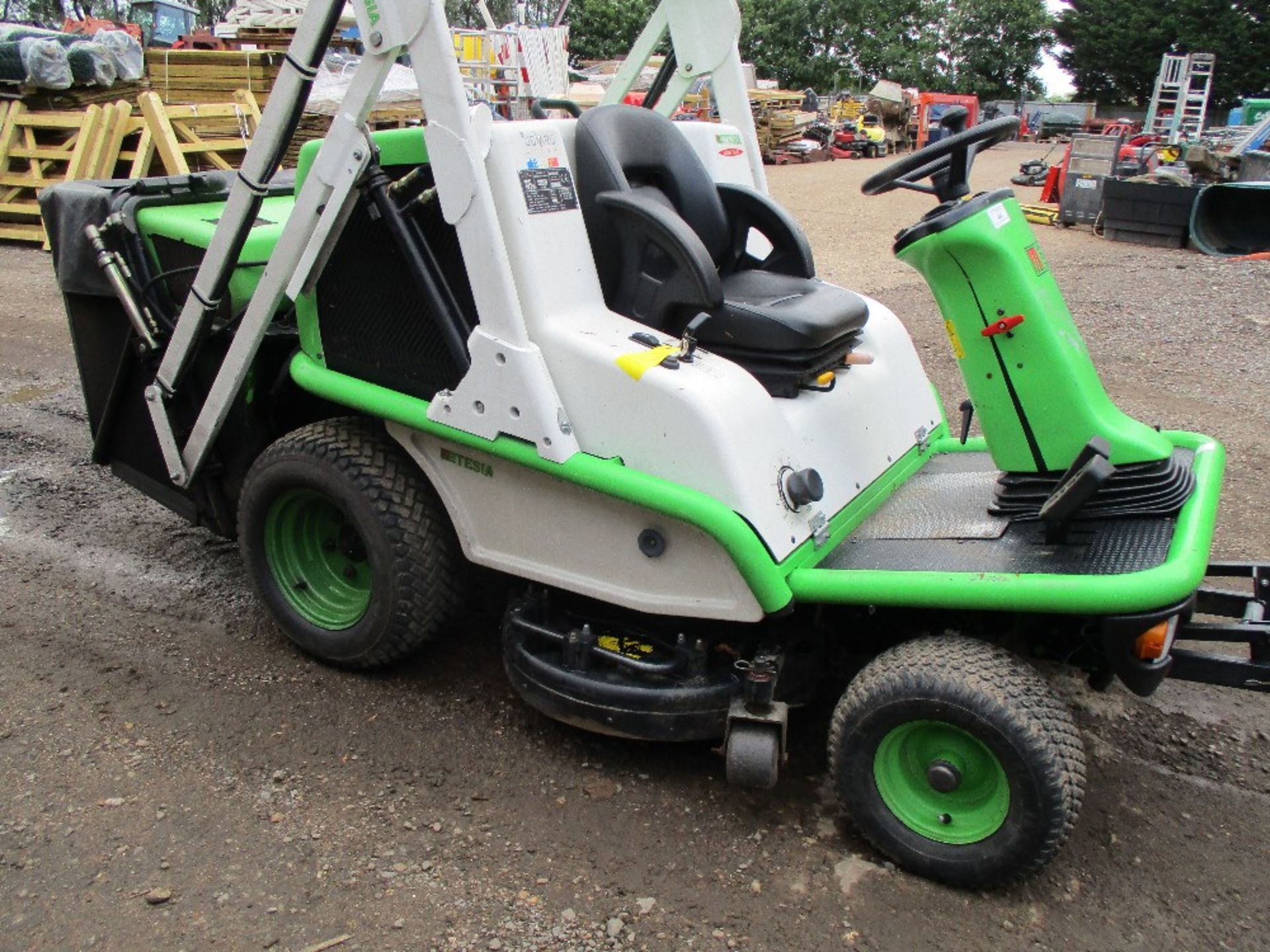 ETESIA H124D RIDE ON MOWER C/W HIGH DISCHARGE COLLECTOR - Image 3 of 6