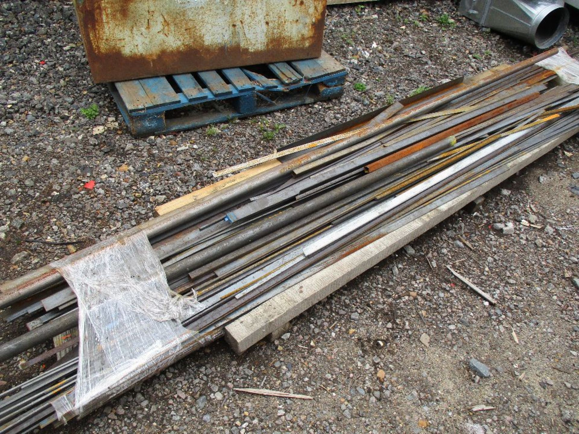 PALLET OF MIXED USEFUL STEEL