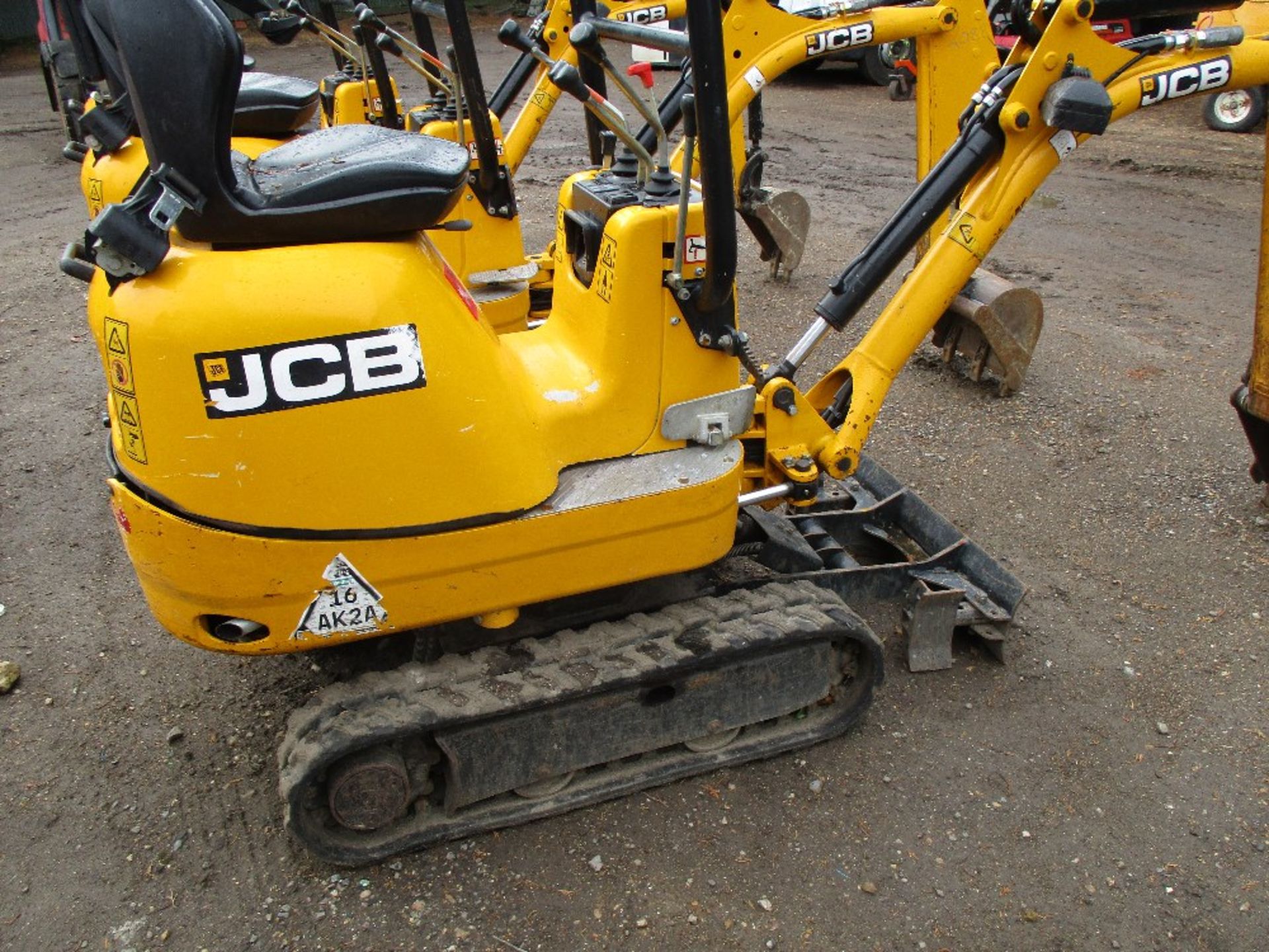 JCB 800 8CTS 0.75tonne rated micro excavator - Image 4 of 9