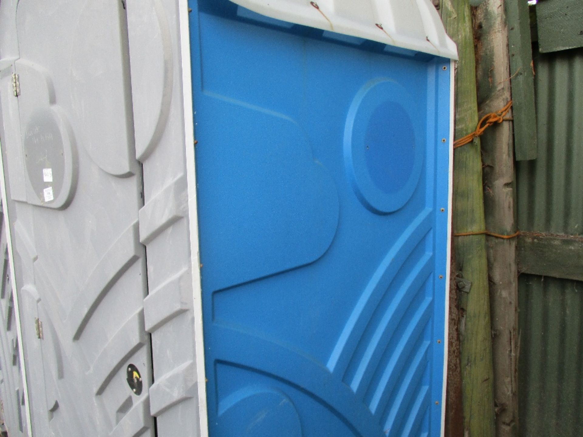 ELECTRIC HOT WASH PORTABLE TOILET