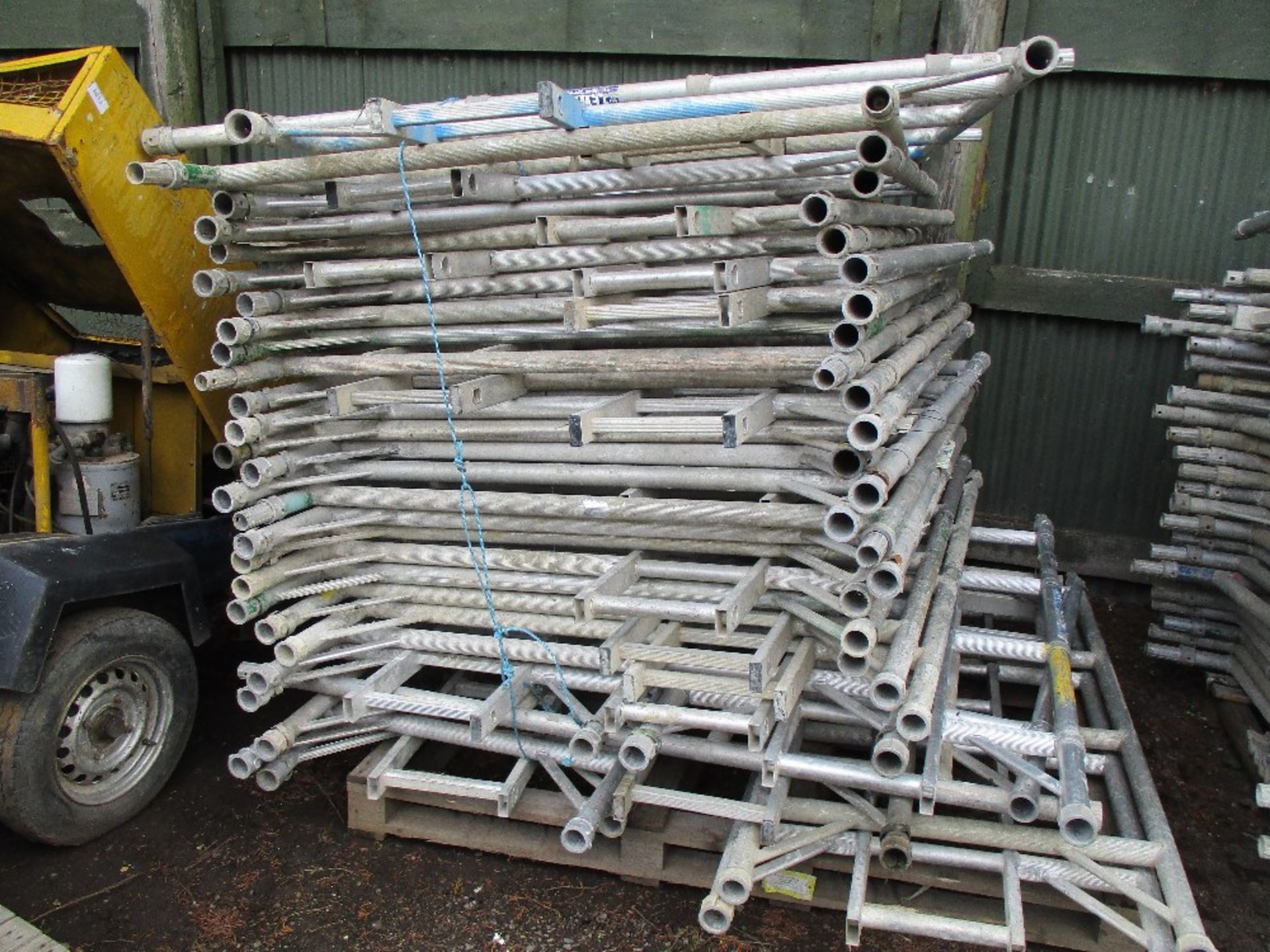 LARGE QTY OF ALUMINIUM SCAFFOLD TOWER PARTS - Image 2 of 3