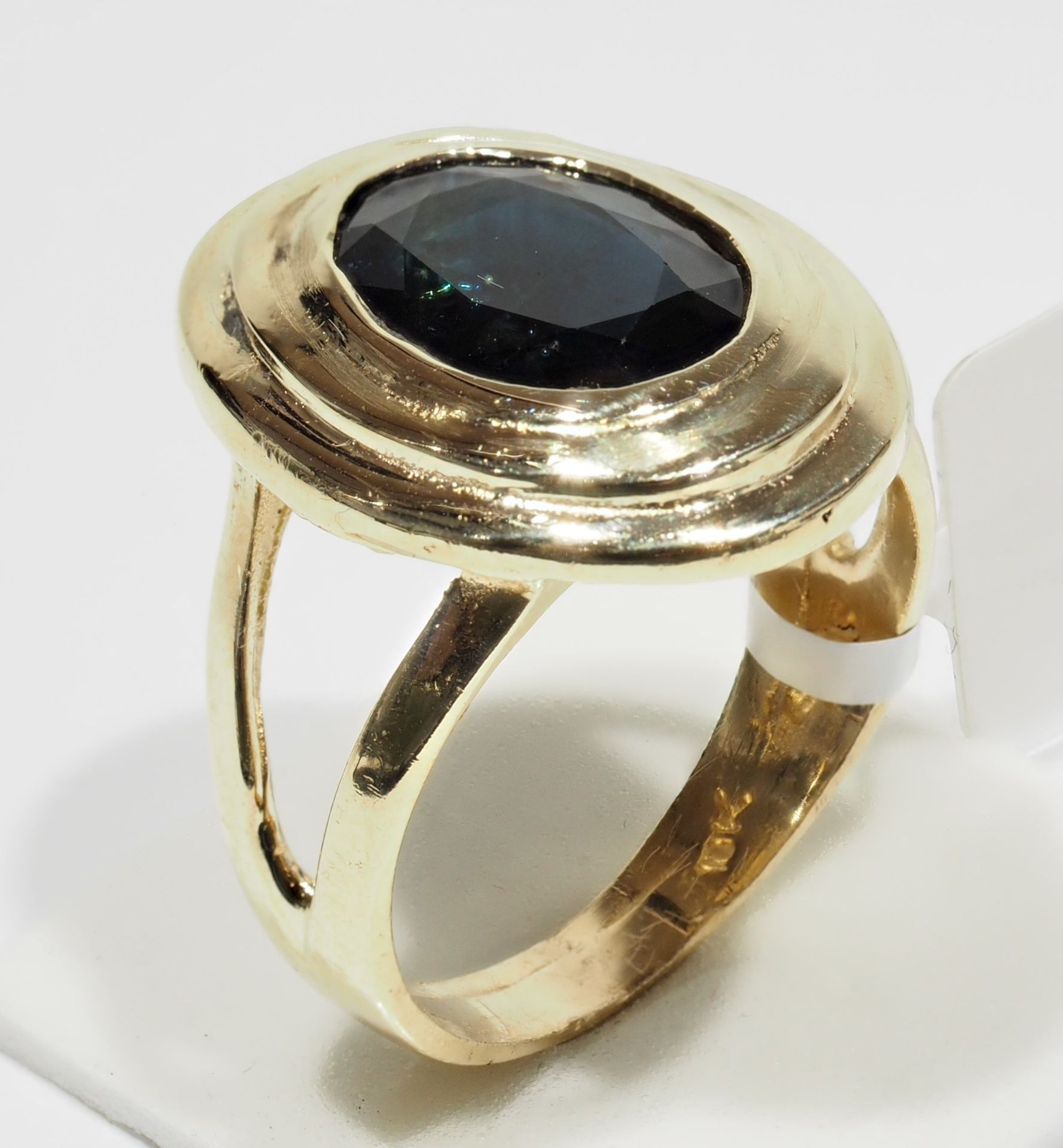 14K Yellow Gold Sapphire (4.60ct) Large Ring (Made in Canada) w/ New Gift Box, Insurance Value $5400 - Image 2 of 4