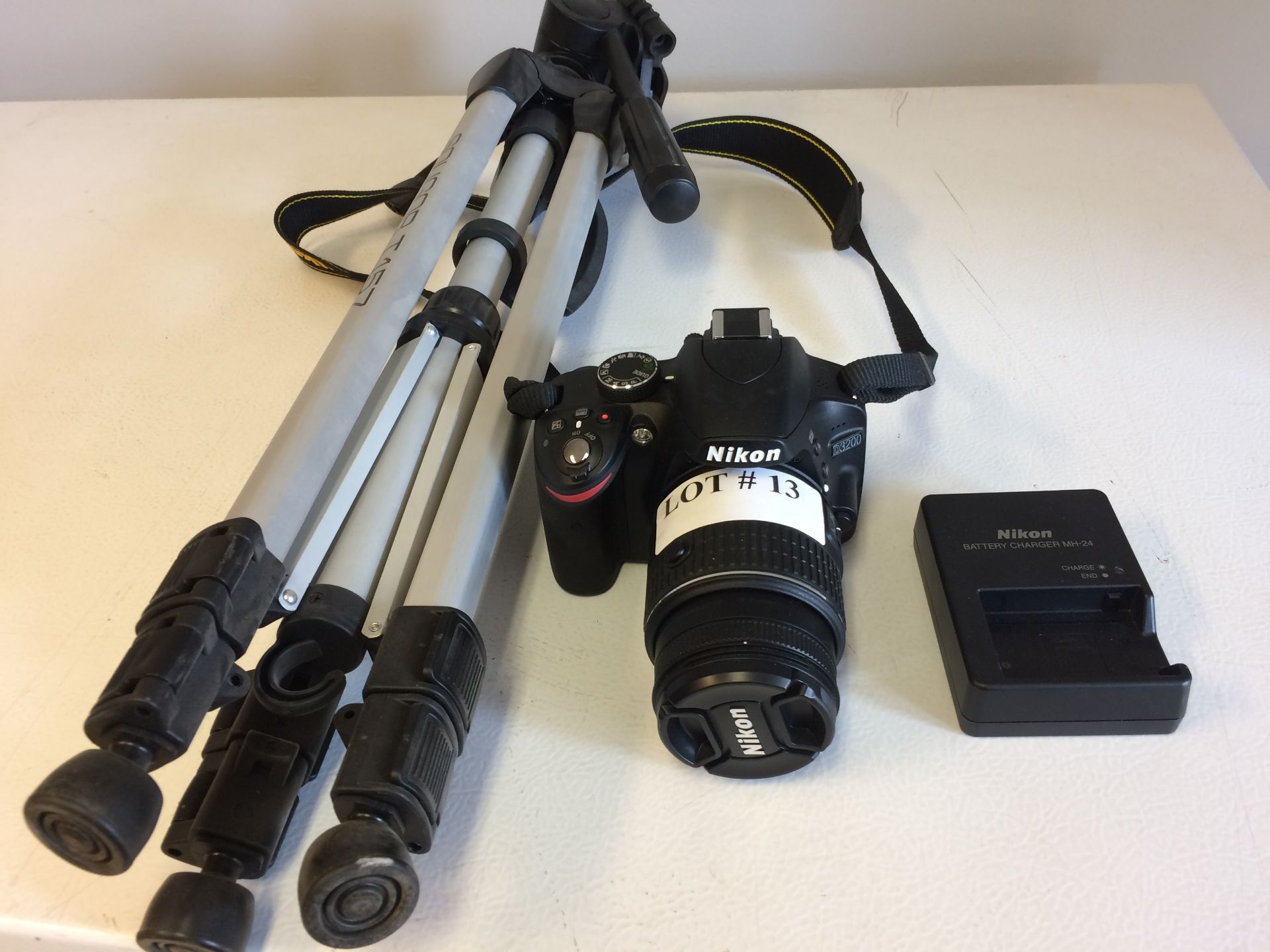 Nikon D3200 Camera w/ Tripod