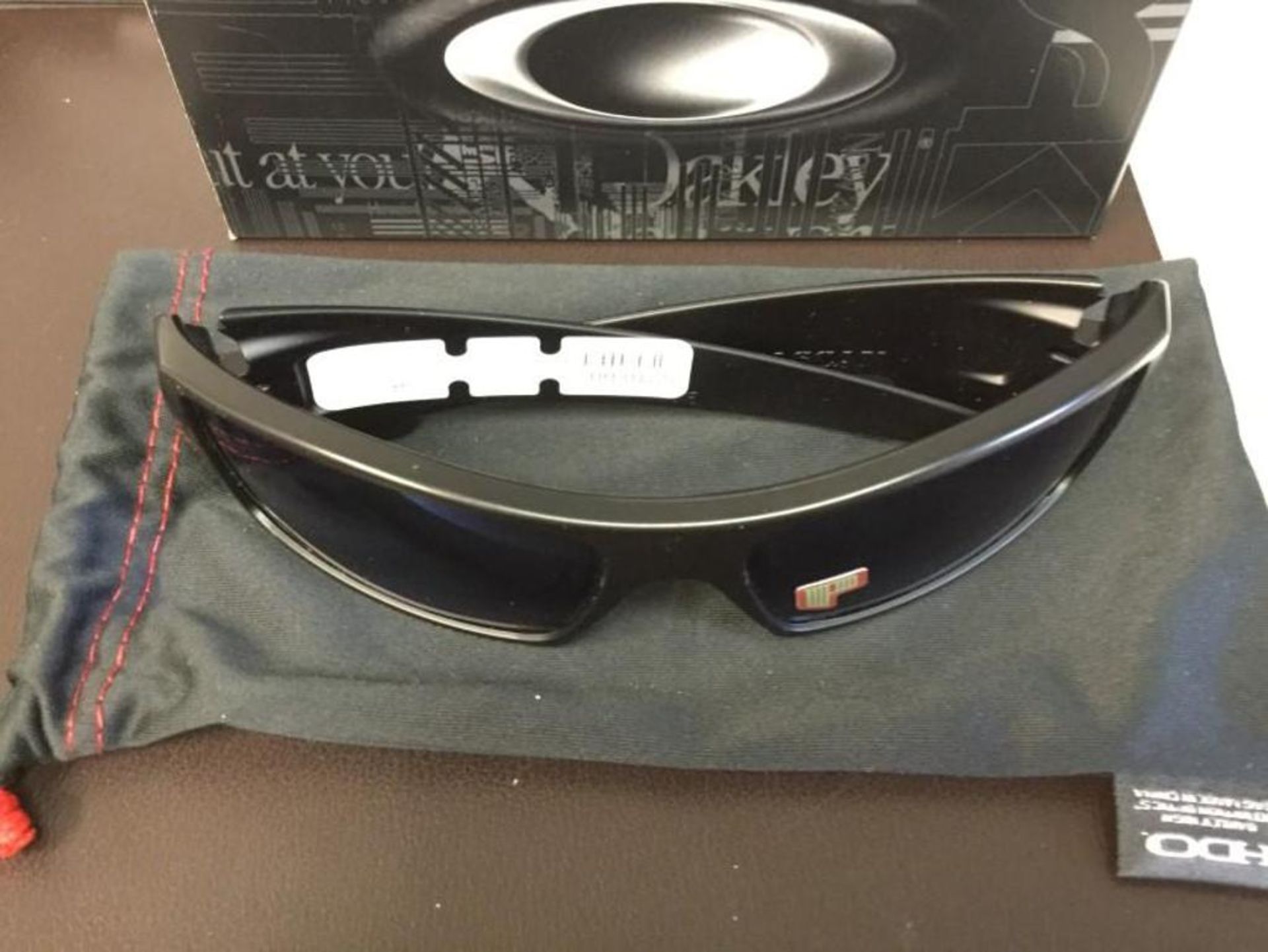 NEW Oakley Designer Sunglasses retail $220