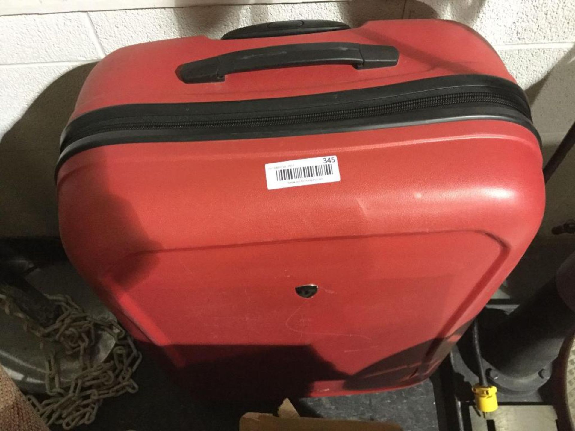 Red suit case with wheels - Hard side