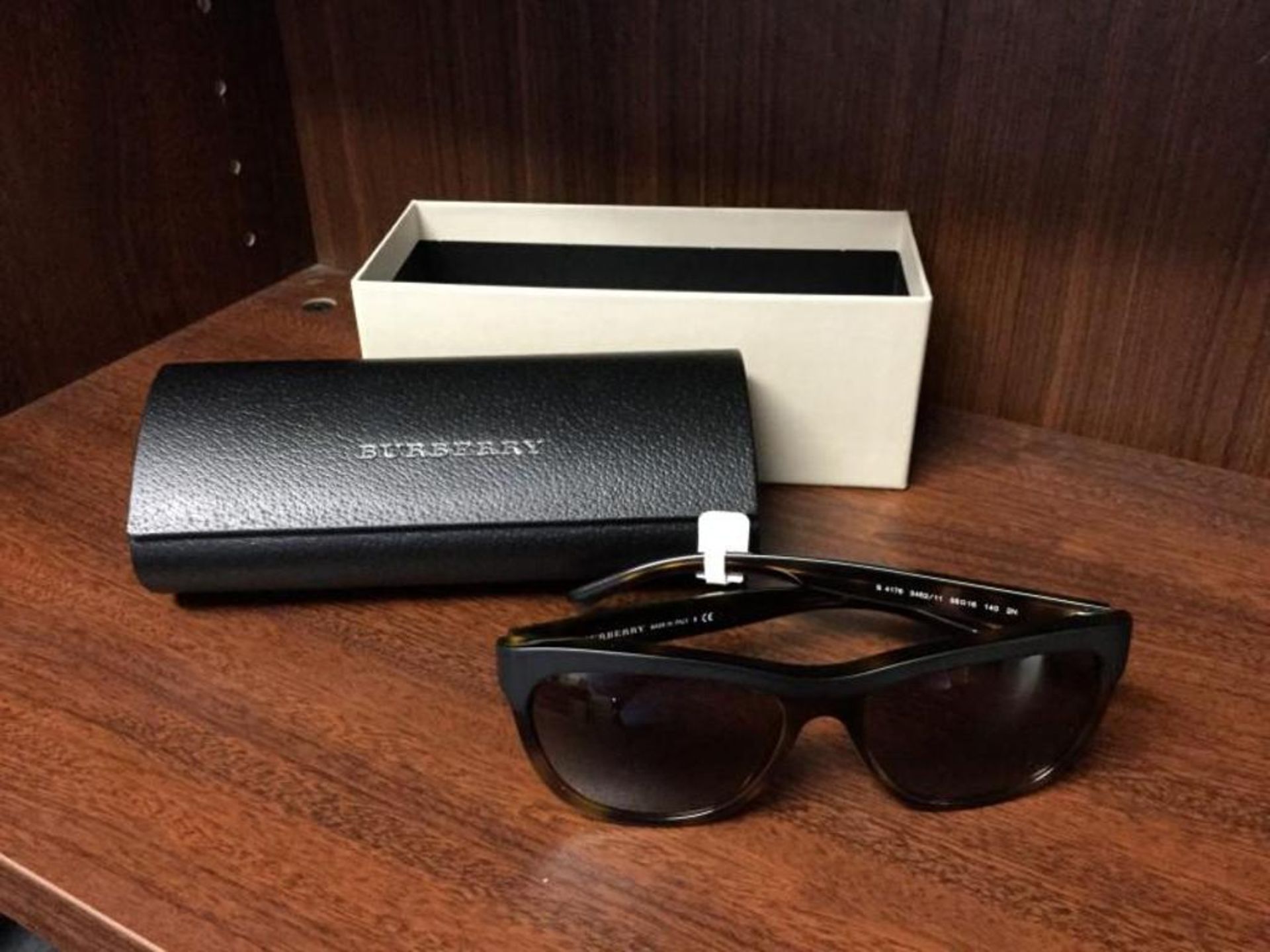 Burberry Sunglasses with case and box value 245