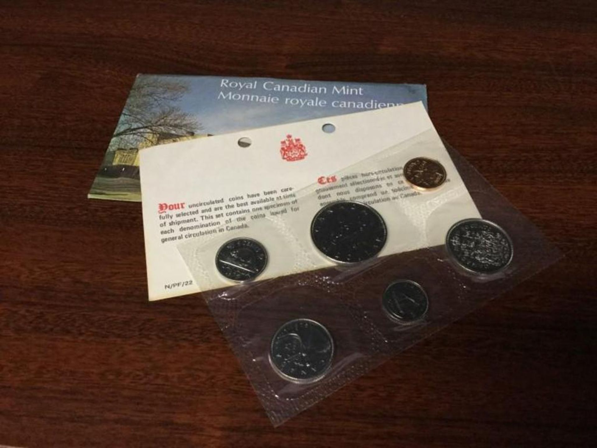 1975 Canadian Coin set with collectors envelope