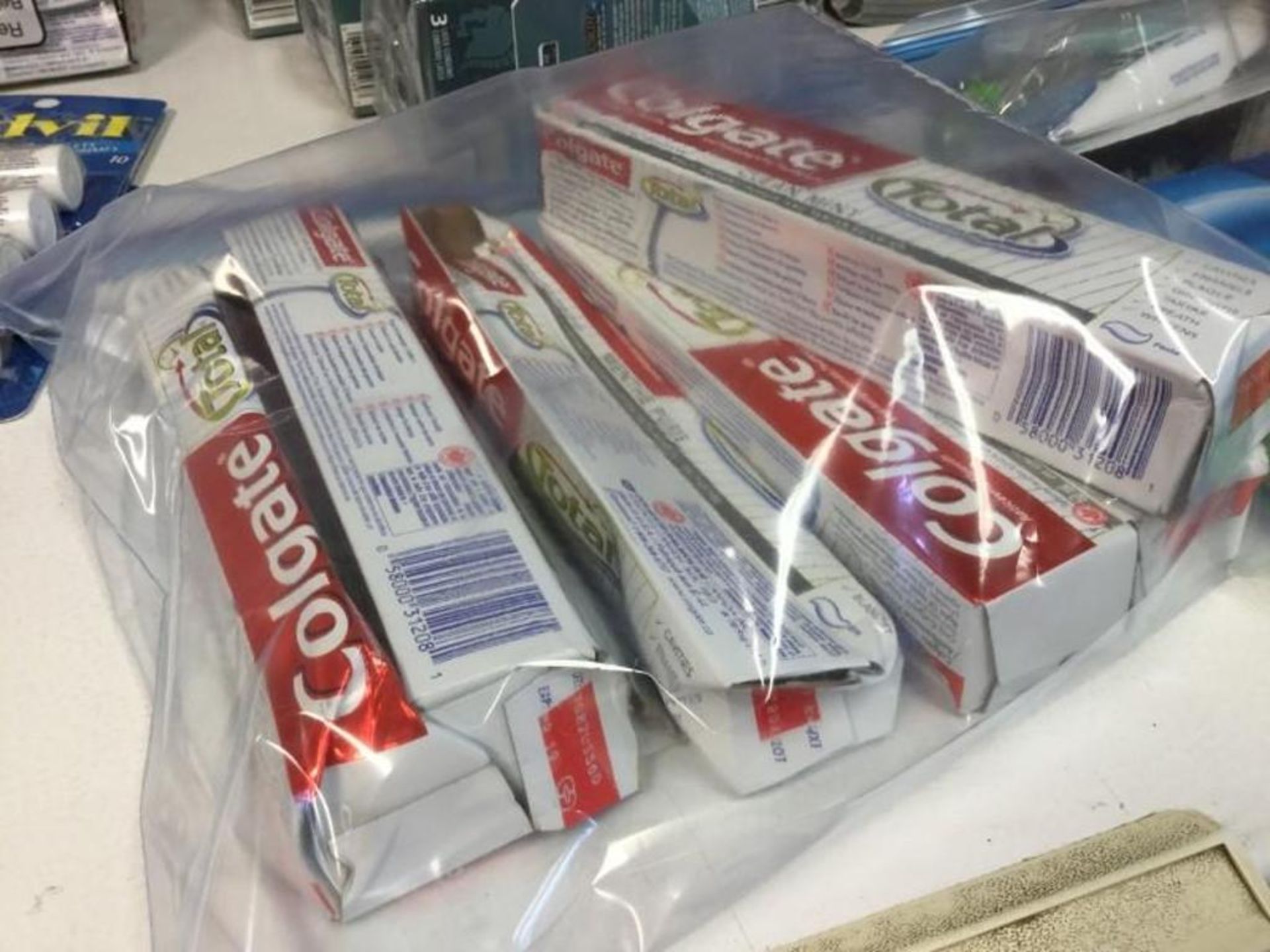 lot of 6 60 mL tube of Colgate toothpaste