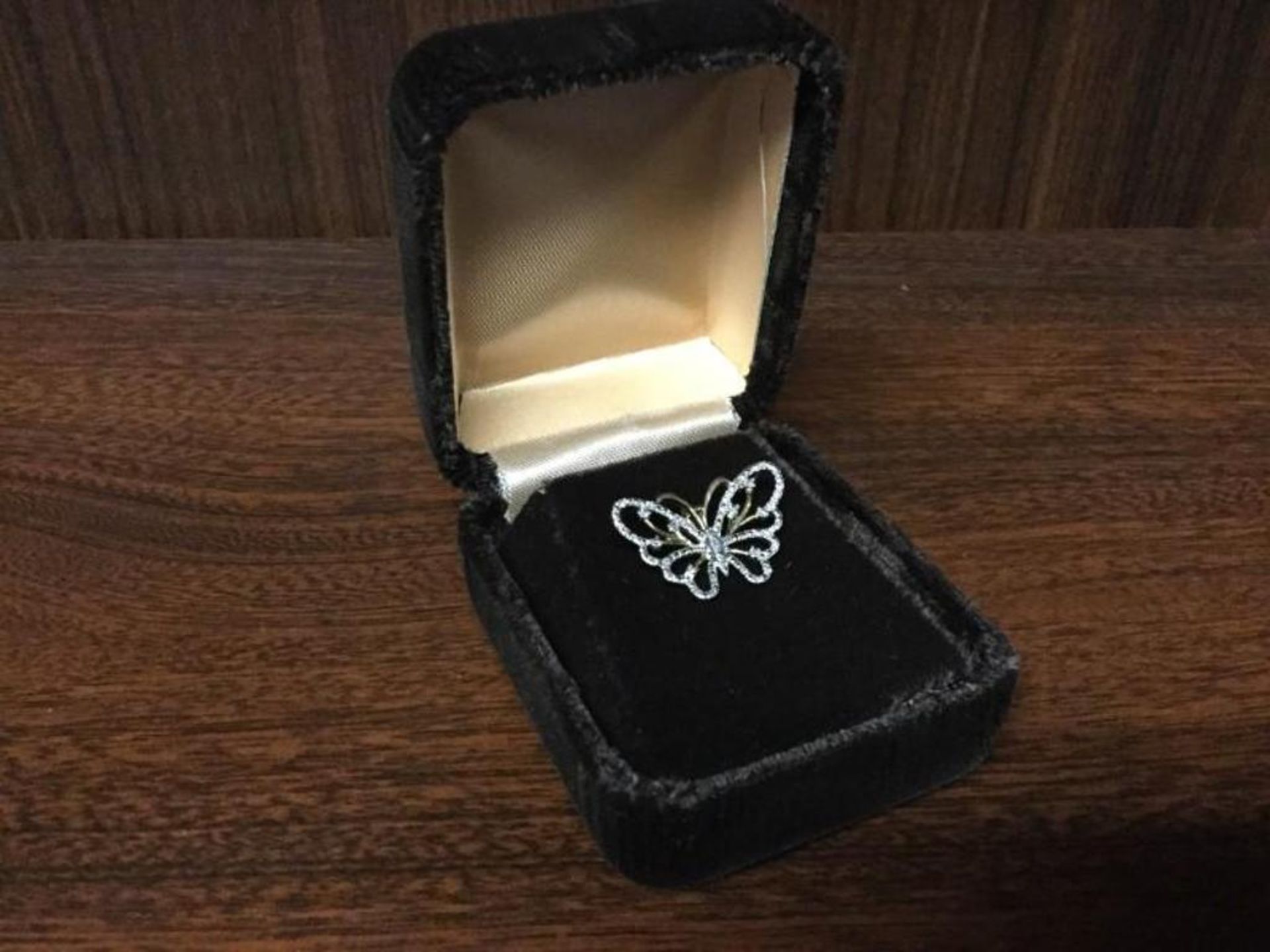 Butterfly diamond and 10 kt gold Pendant - 17-ED 6733 - value1260 - Image 2 of 3