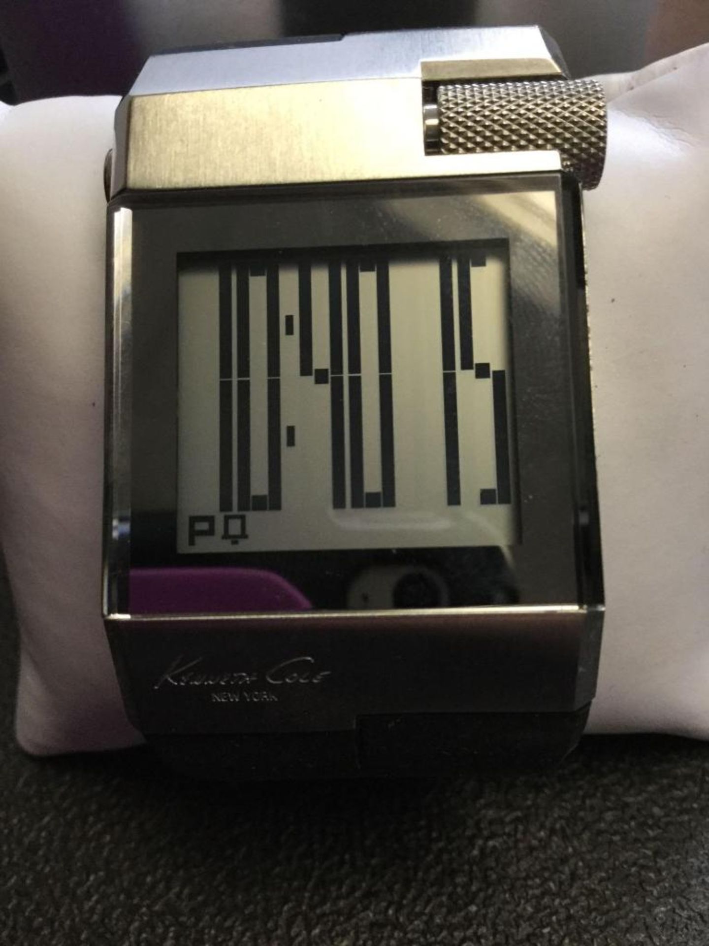 Kenneth Cole Watch - silver case with Black band includes case - Image 3 of 4