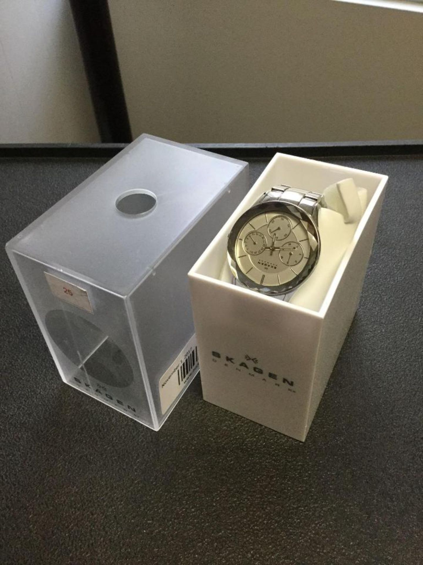 Skagen Denmark Watch Silver face and band with box - Image 2 of 4