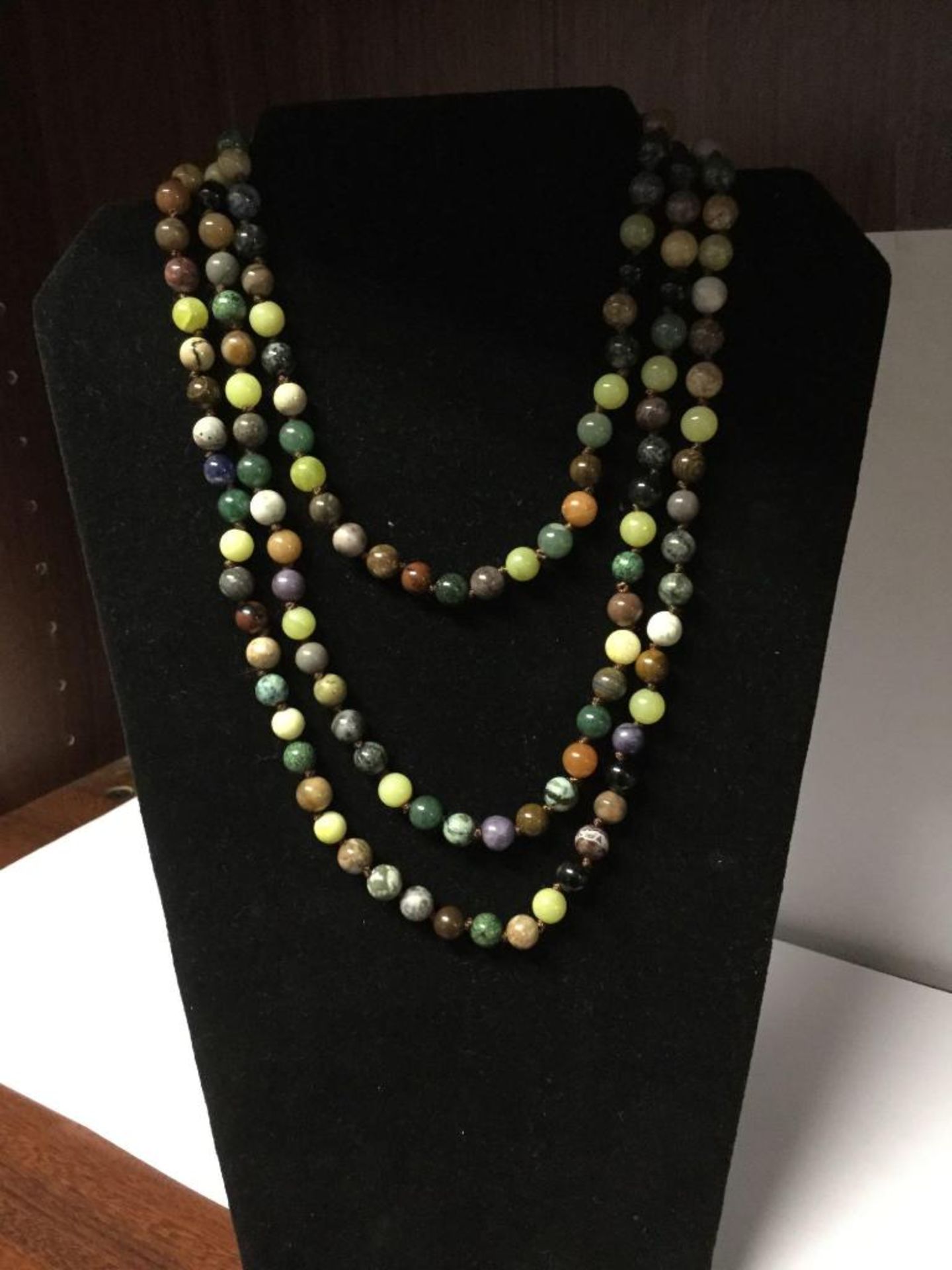 Gemstone Necklace - Natural Agate - Value $ 421 - Image 2 of 3