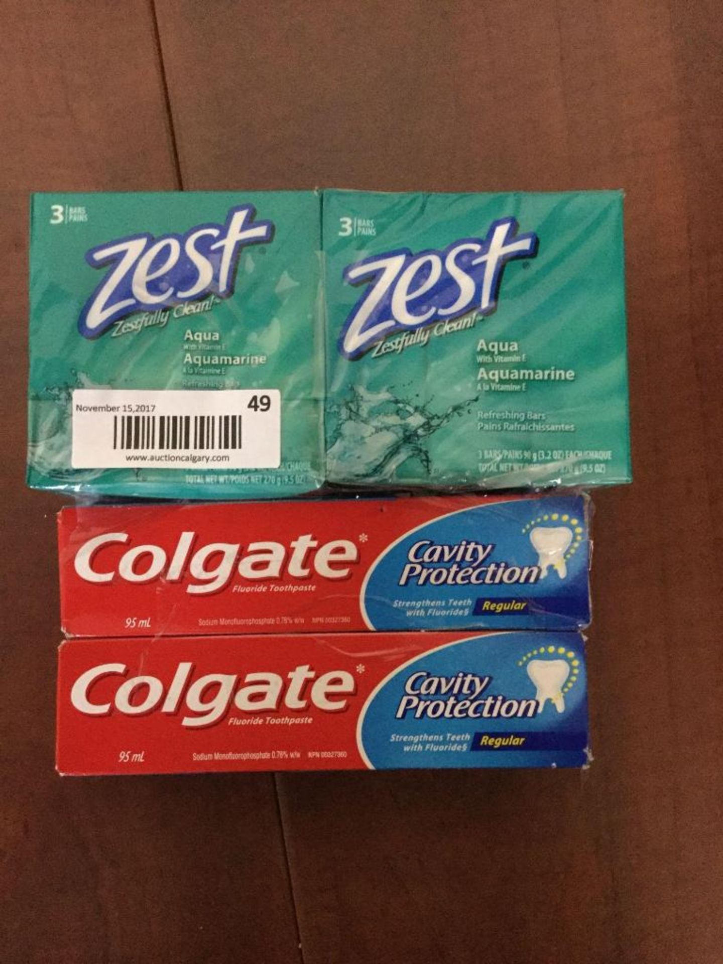 Lot of 4 - 2 x 3 bars of Zest and 2 x 95 ml Colgate