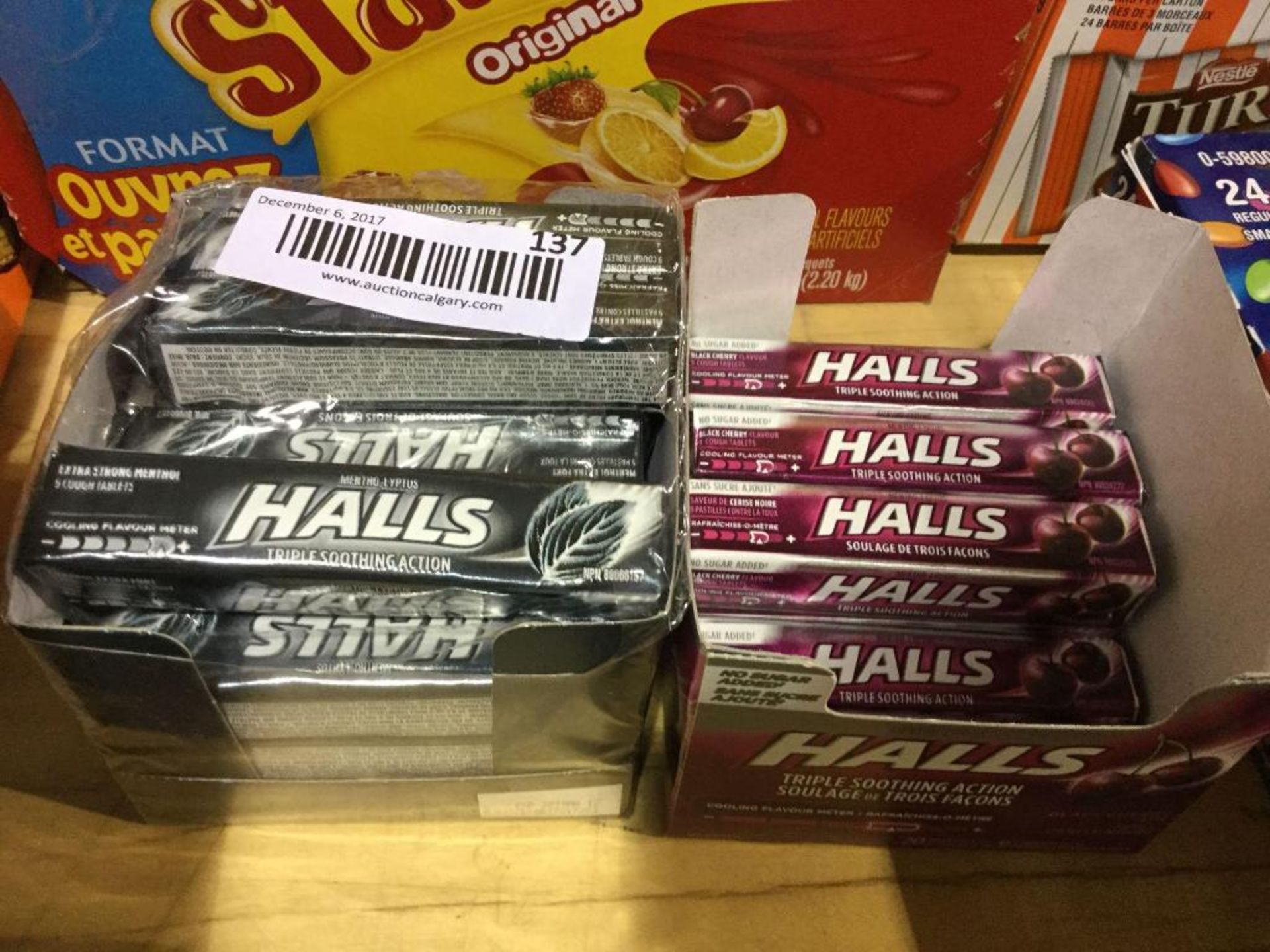 Lot of 28 packages of 9 Halls Cough Tablets - Mint and Cherry