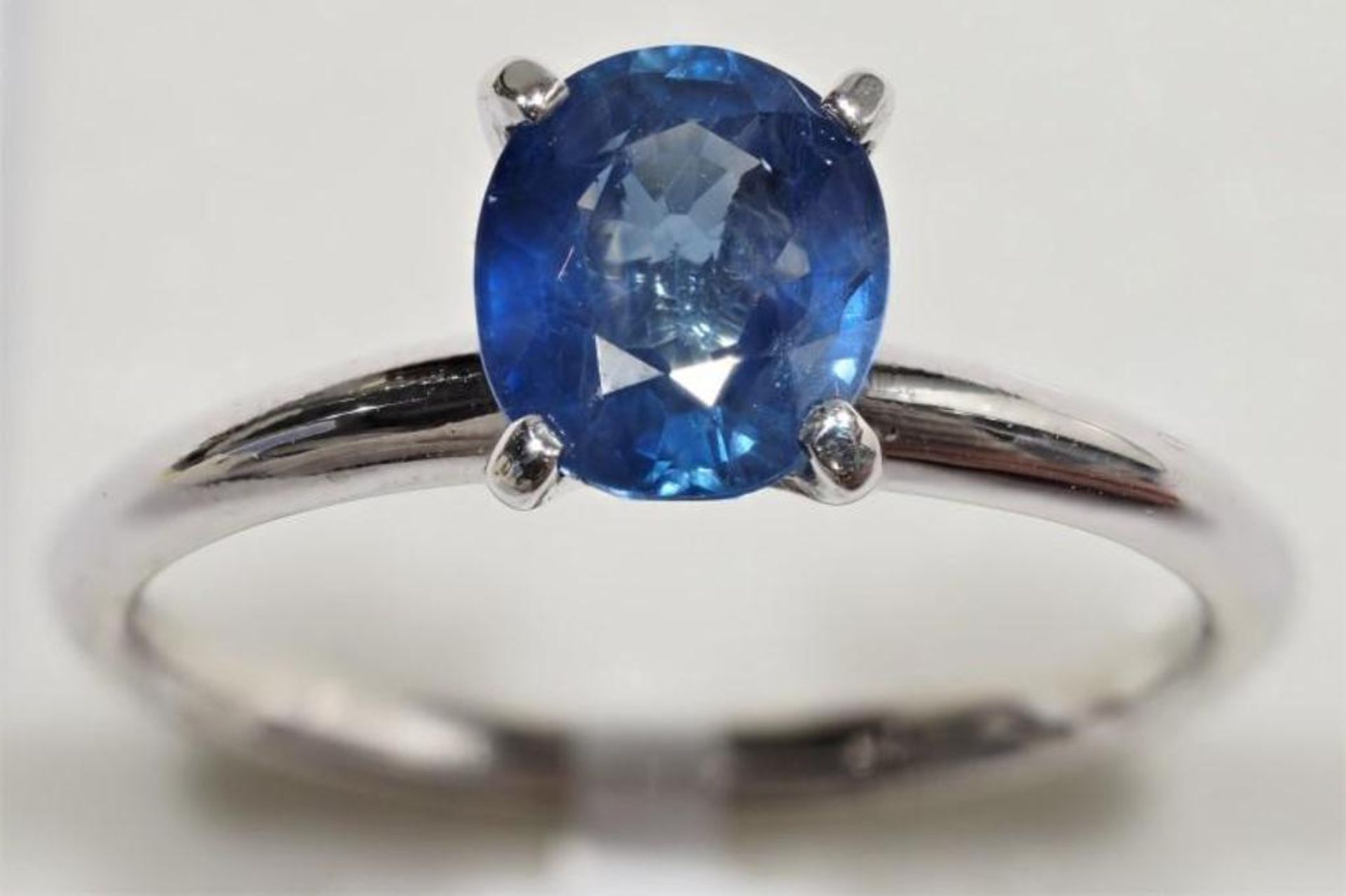 10K White Gold Blue Sapphire (1.6ct) Solitaire Ring. Insurance Value $2500 - Image 2 of 3