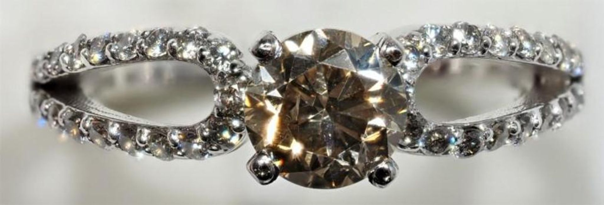 14K White Gold Diamond (1.01ct) with 38 accompanying Diamonds (0.42ct) Ring. Insurance Value $13750