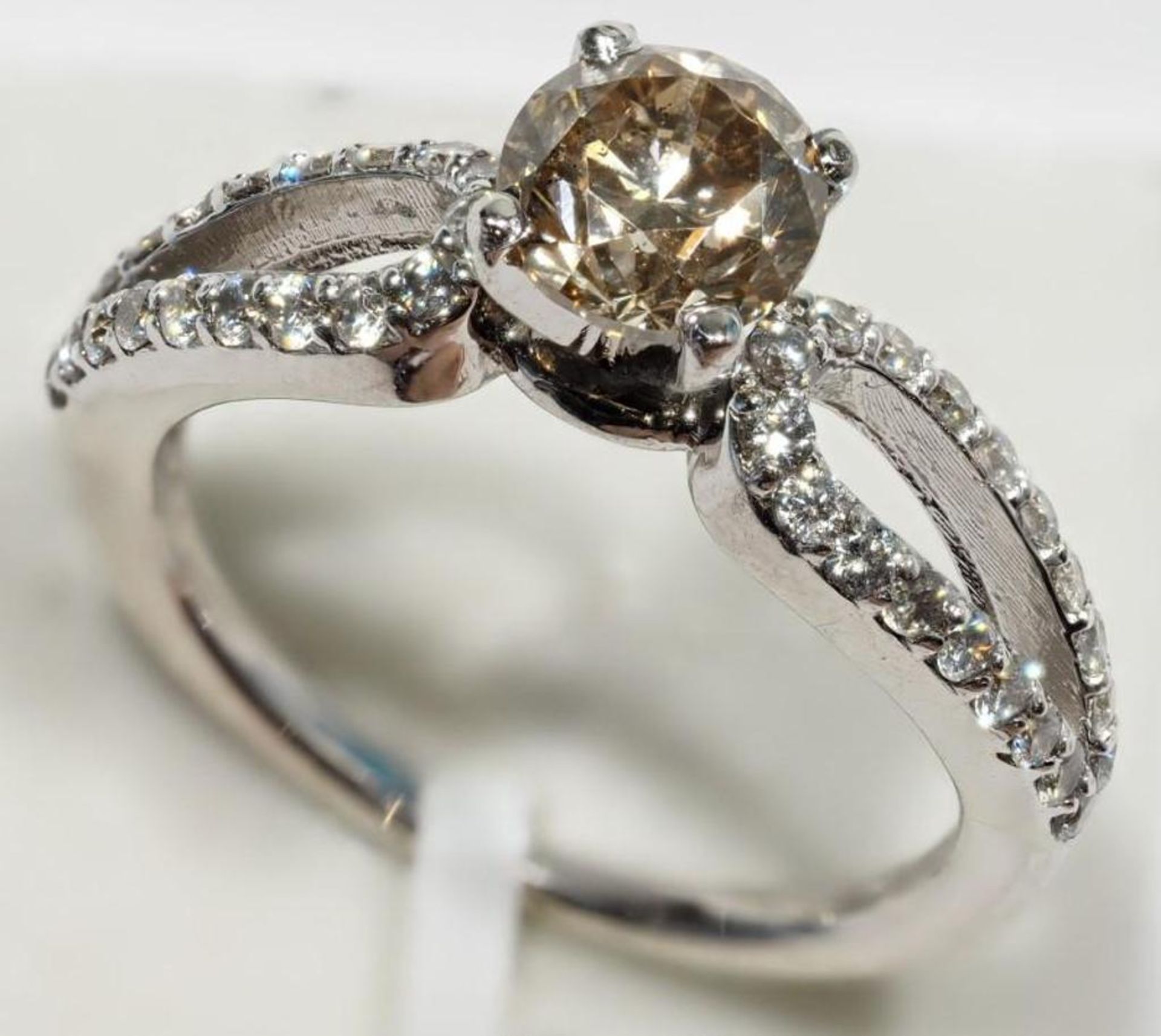 14K White Gold Diamond (1.01ct) with 38 accompanying Diamonds (0.42ct) Ring. Insurance Value $13750 - Image 3 of 4