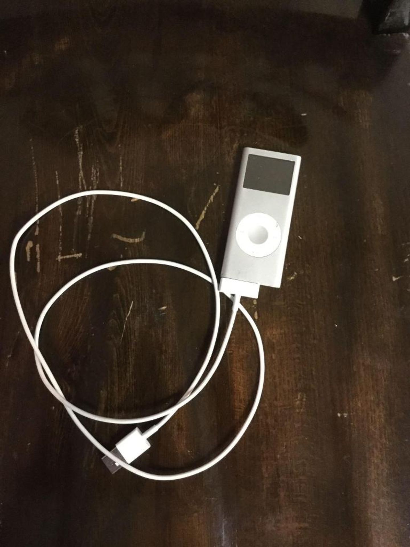 Ipod 2 GB - with Charger