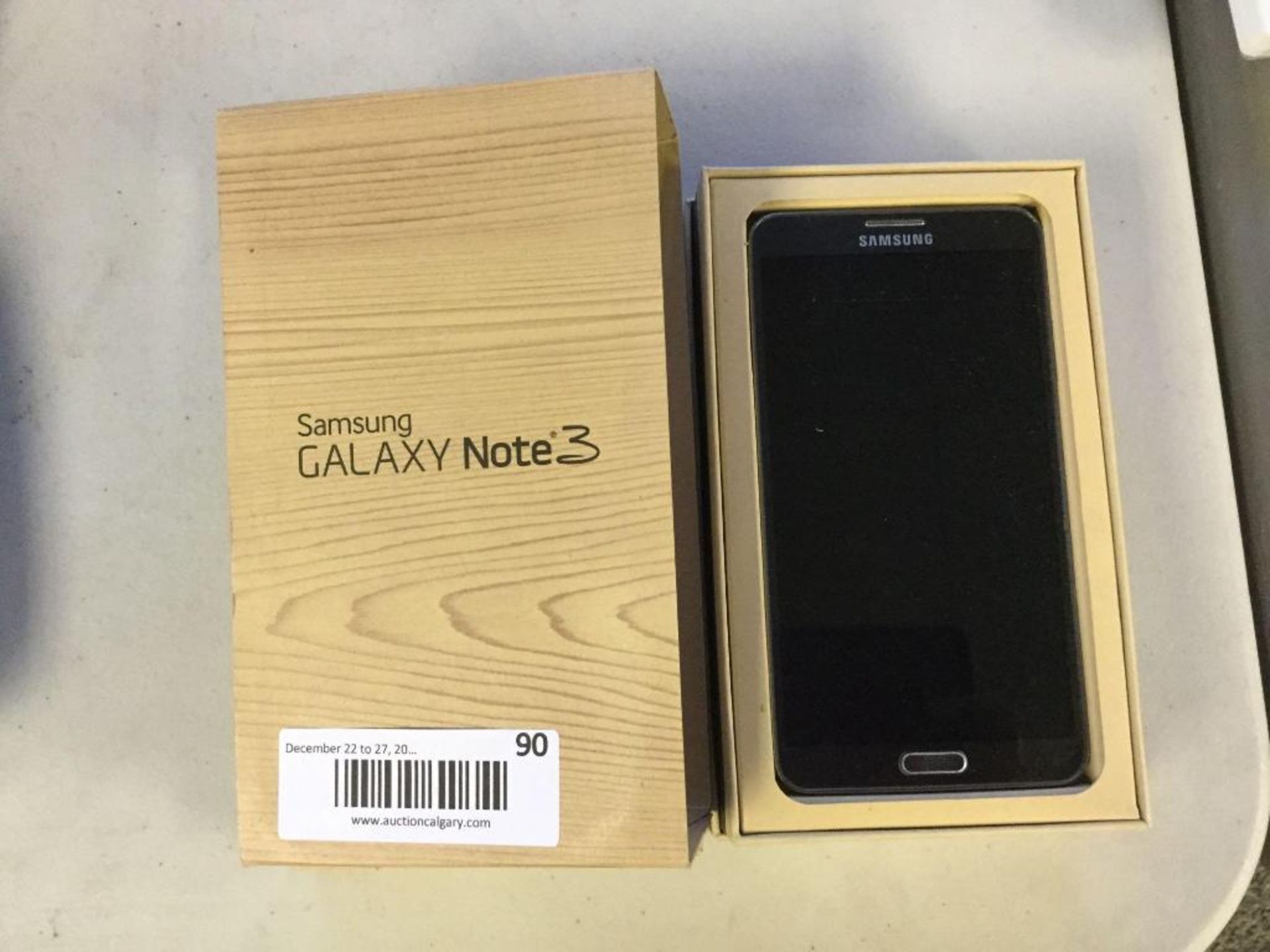 Samsung Galaxy Note 3 Cell Phone in Box