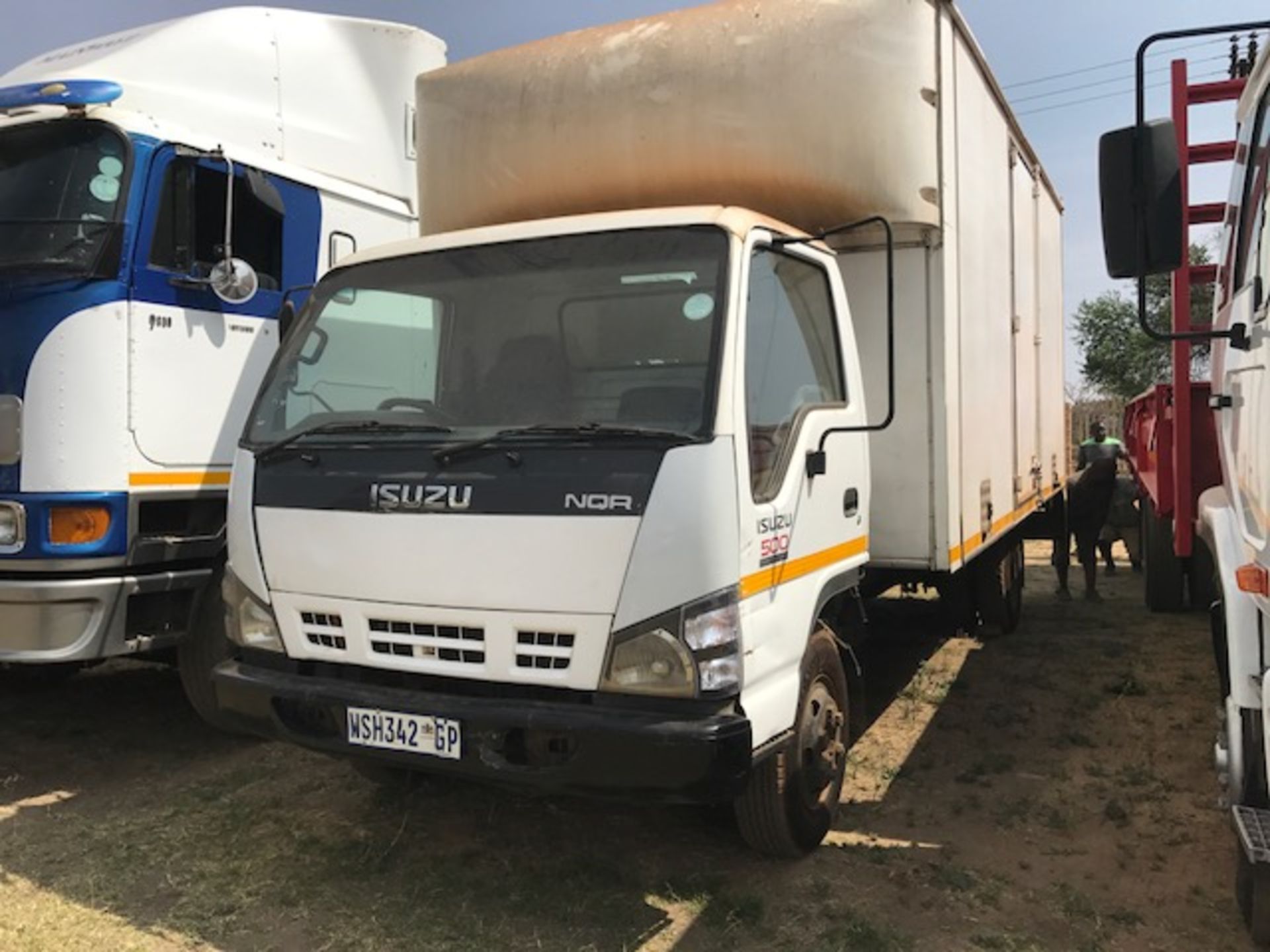 2009 ISUZU 4 TON CLOSE BODY