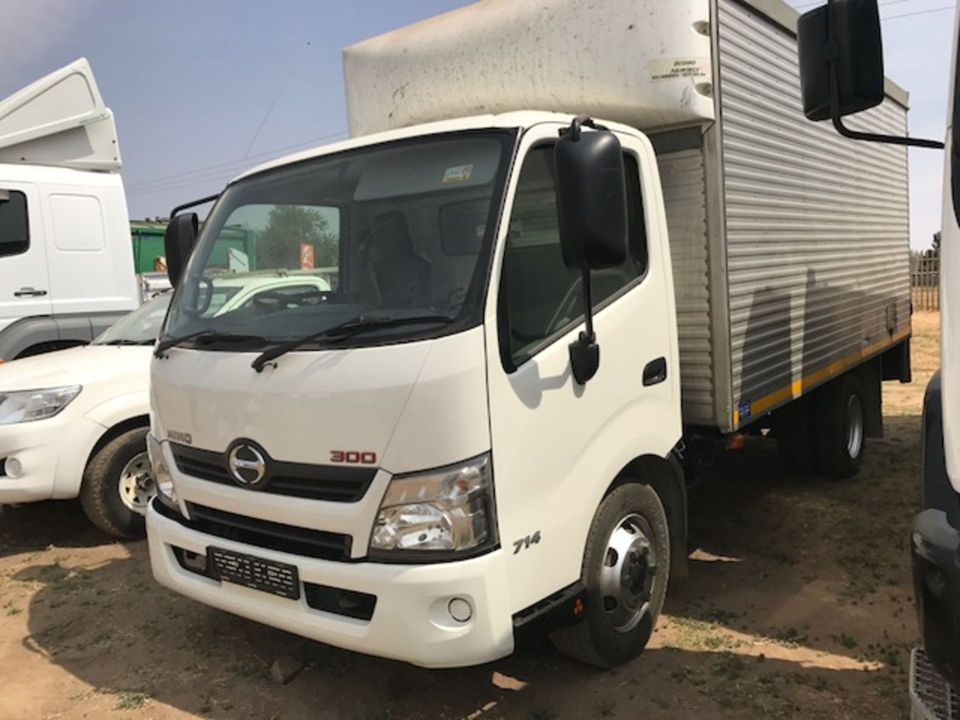 TOYOTA HINO 714 4 TON CLOSE BODY