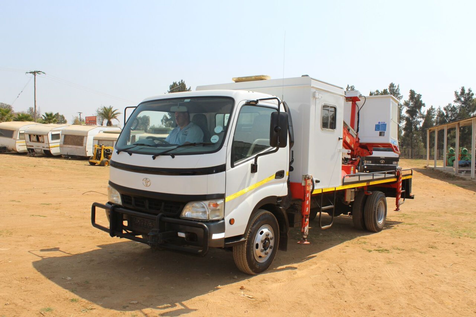 2007/08 Toyota dyna 8-145 4 ton with cherry picker