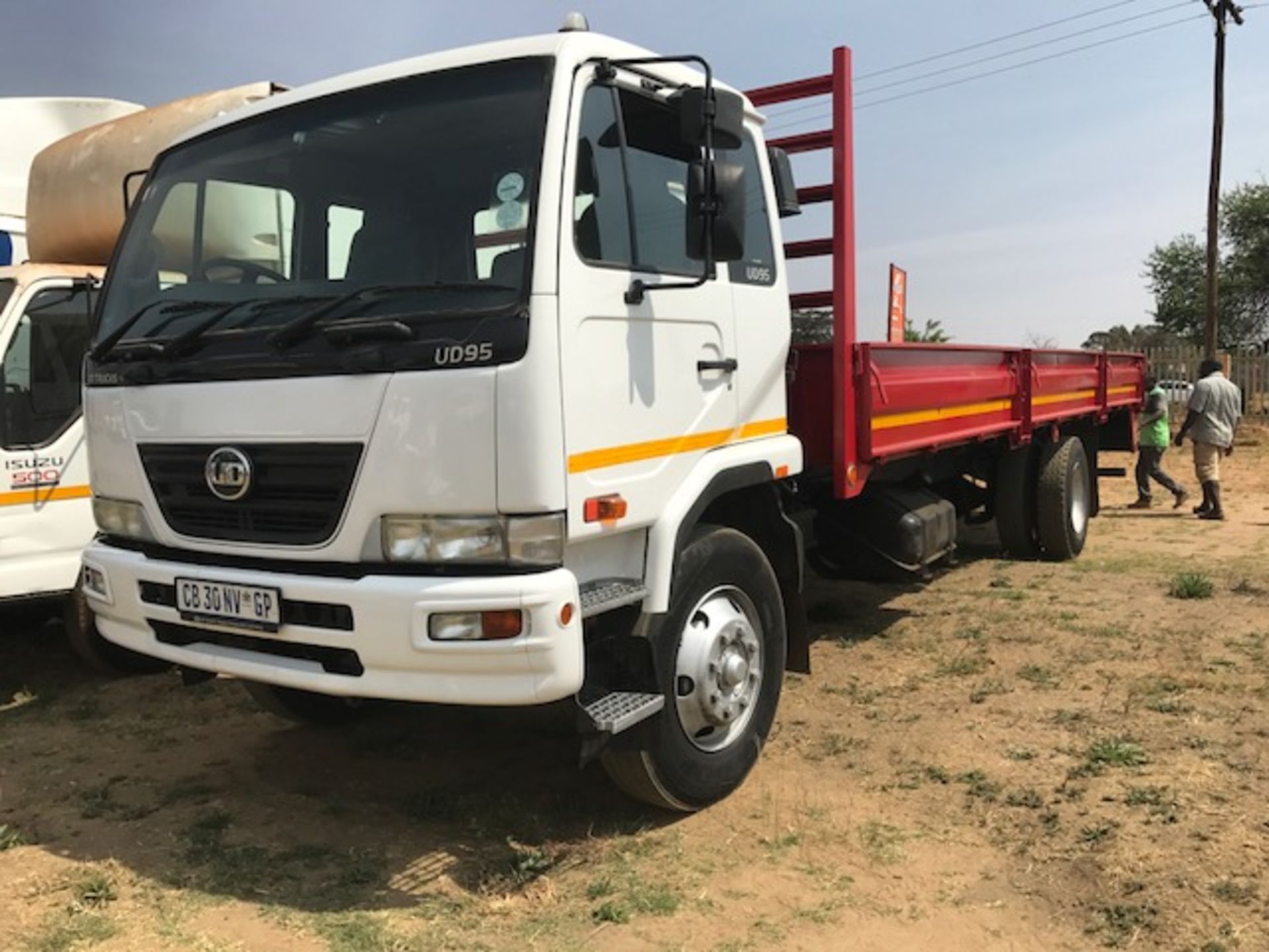 2014 NISSAN UD95 8 TON DROP SIDE