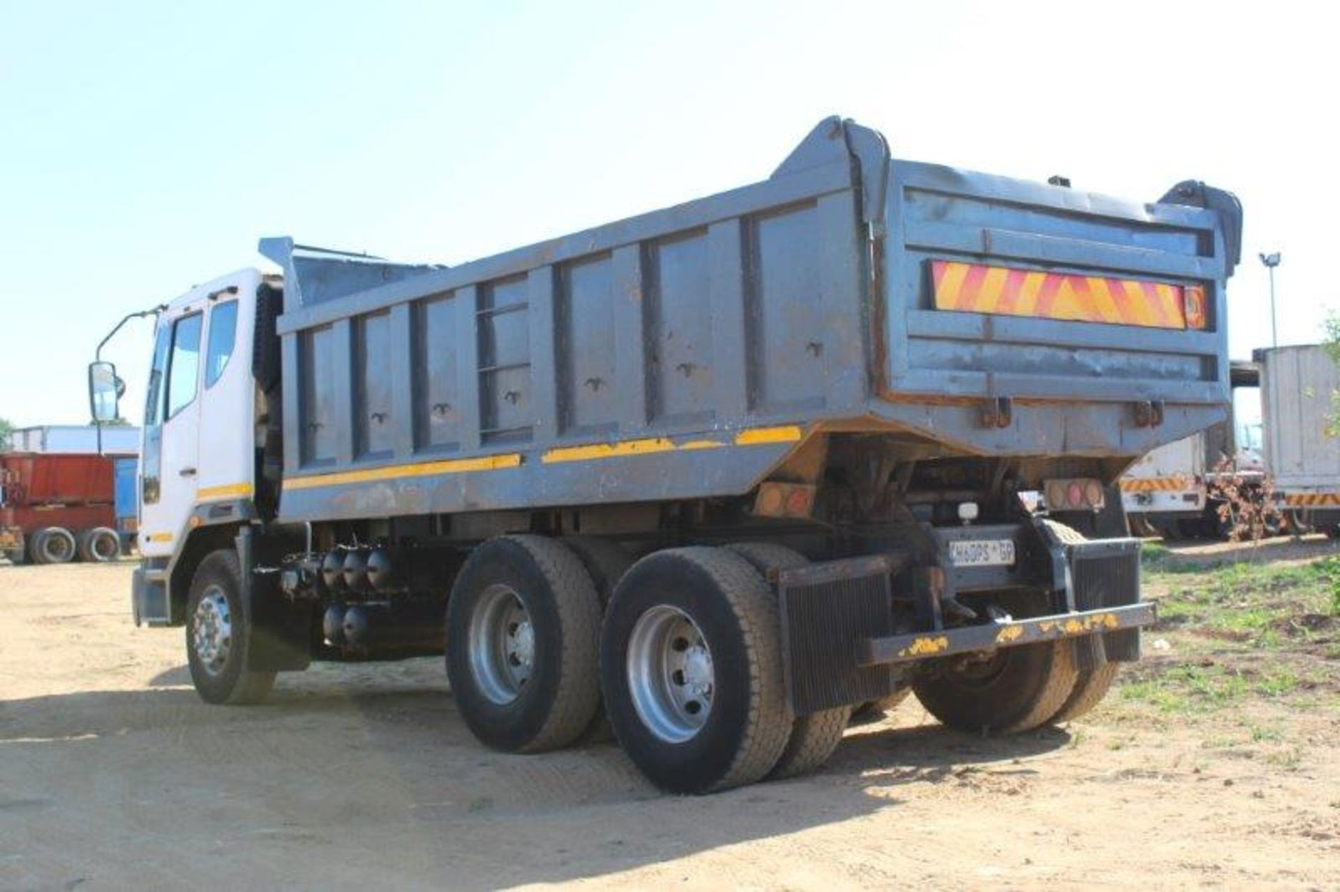 2006 TATA NOVUS DOUBLE AXLE 10 CUBE TIPPER - Image 3 of 3