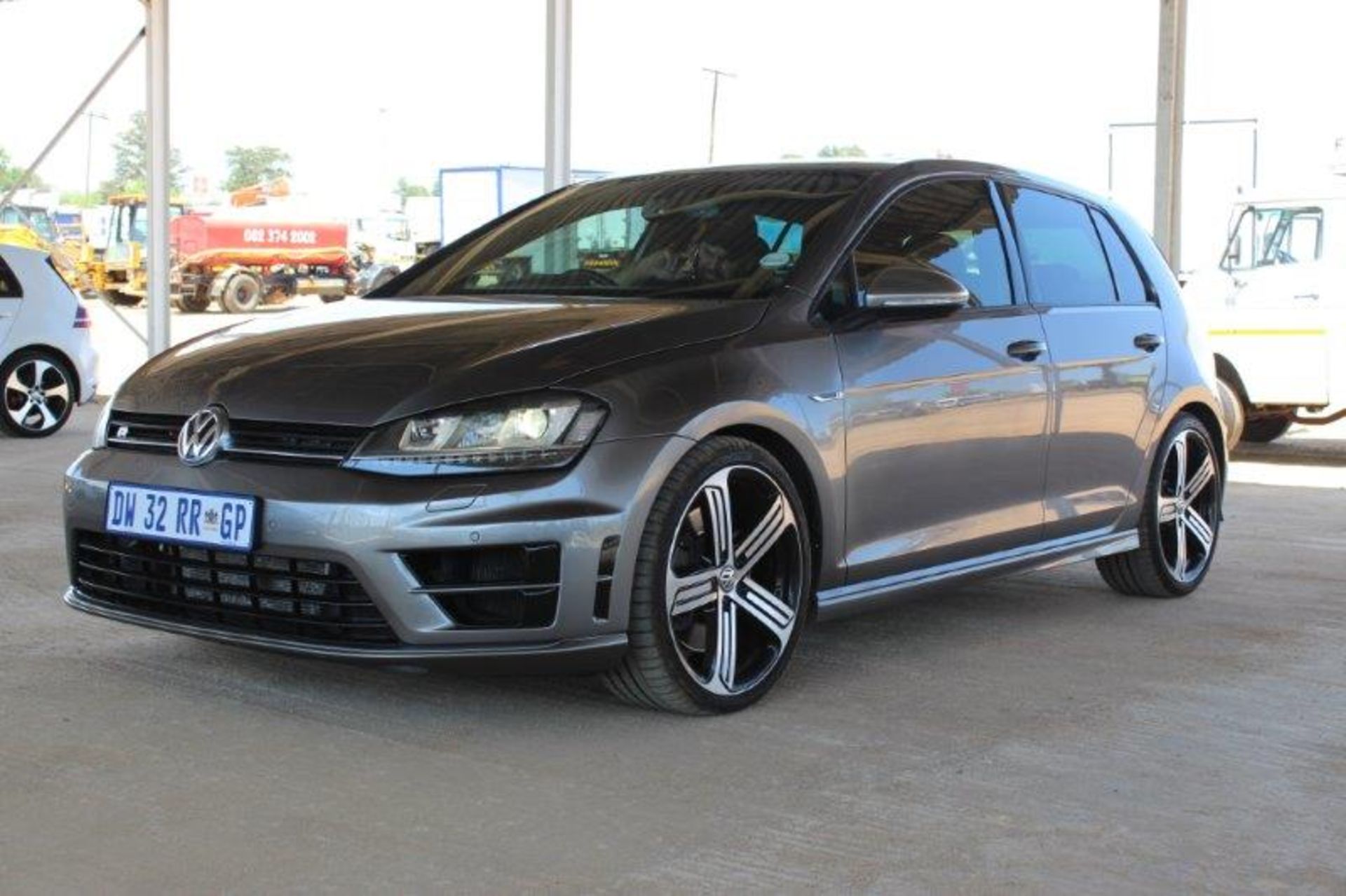 2015 VW R LINE - Image 2 of 4