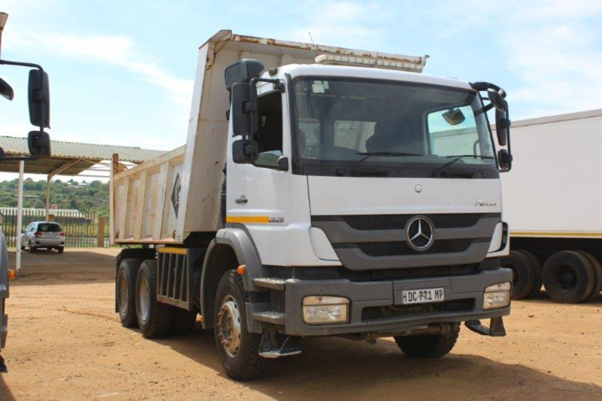 2012 M/BENZ AXOR 2628 TIPPER