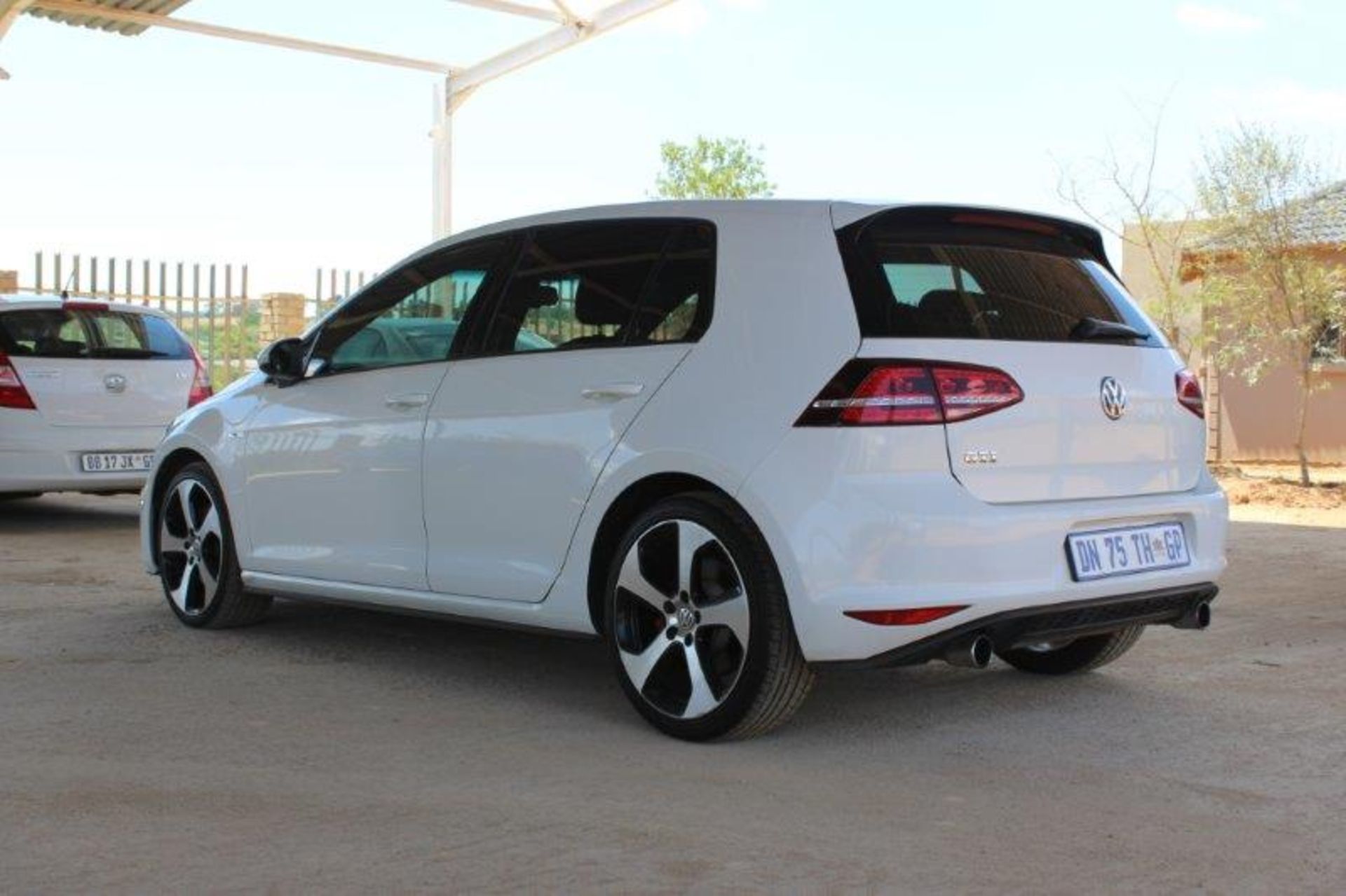 2015 VW GTI 4 DOOR - Image 3 of 4