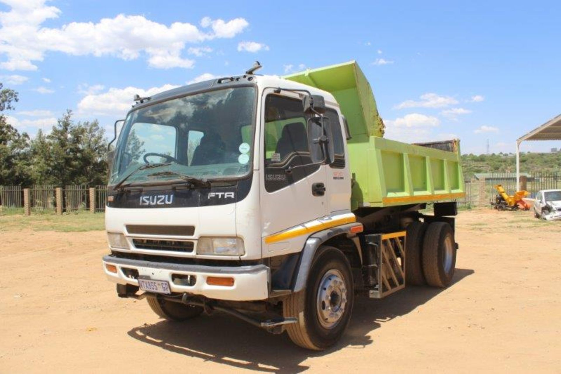 2008 ISUZU FTR 800 6 CUBE TIPPER - Image 2 of 8