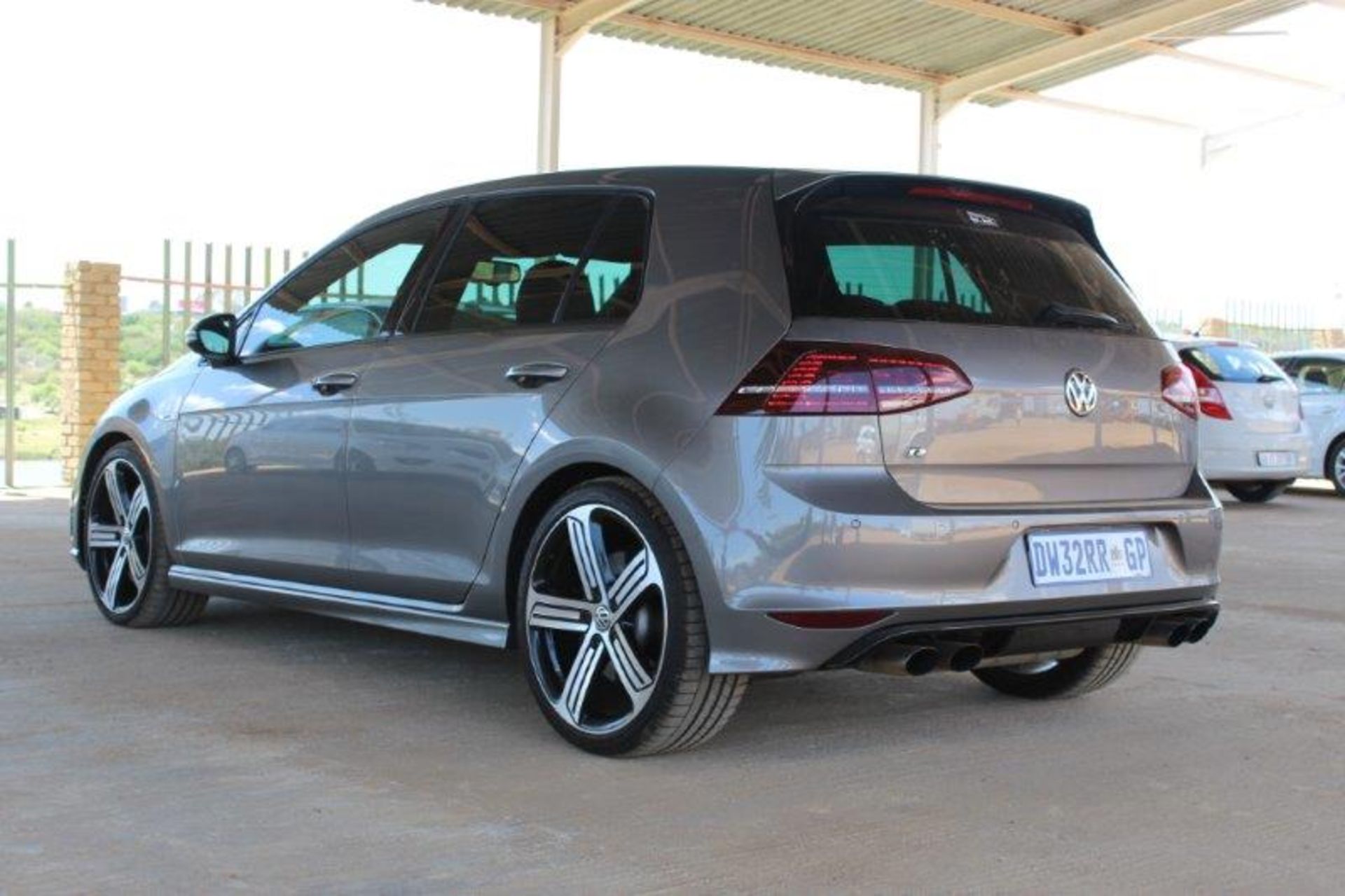 2015 VW R LINE - Image 3 of 4