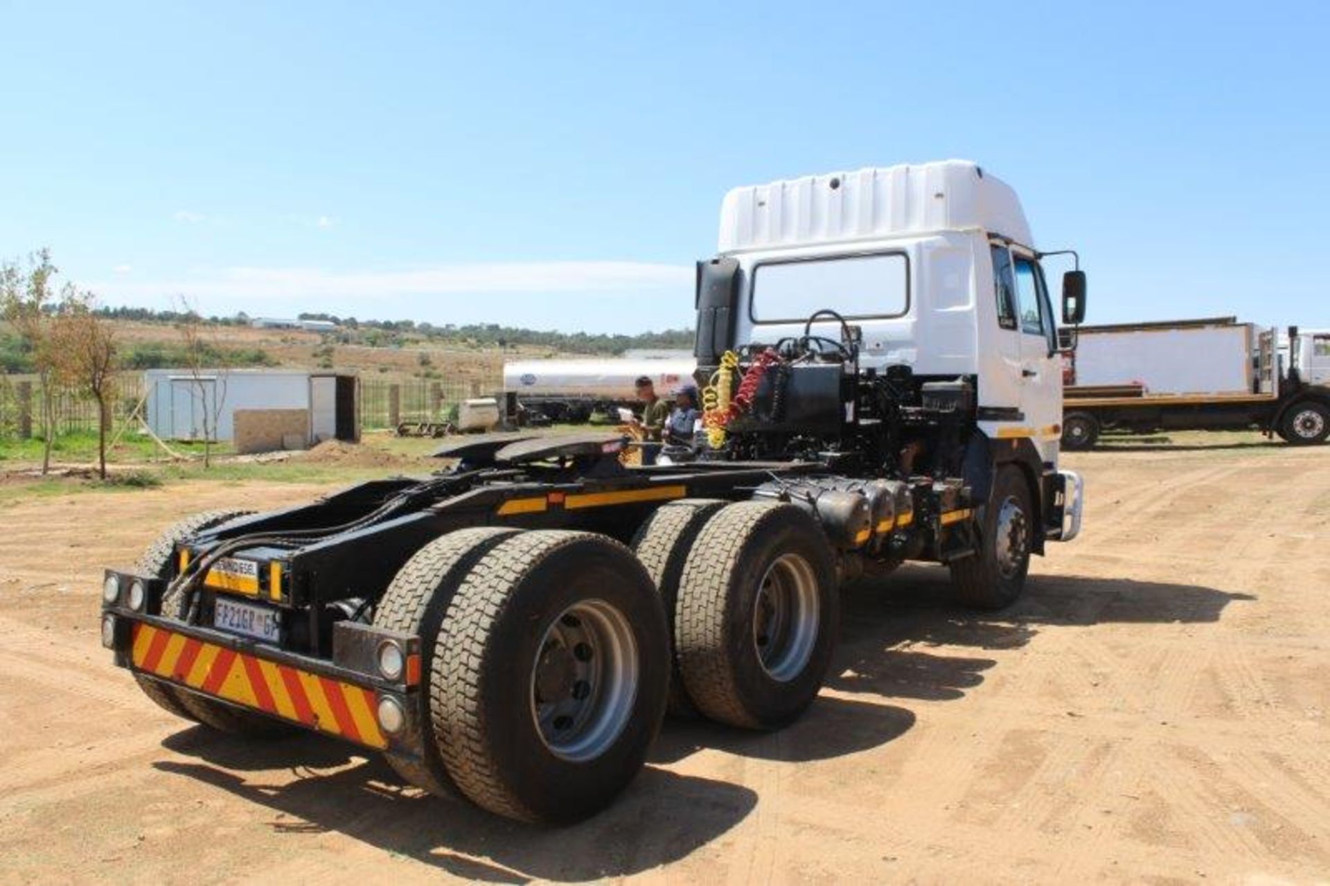 2005 NISSAN UD 440 DOUBLE AXLE - Image 4 of 4