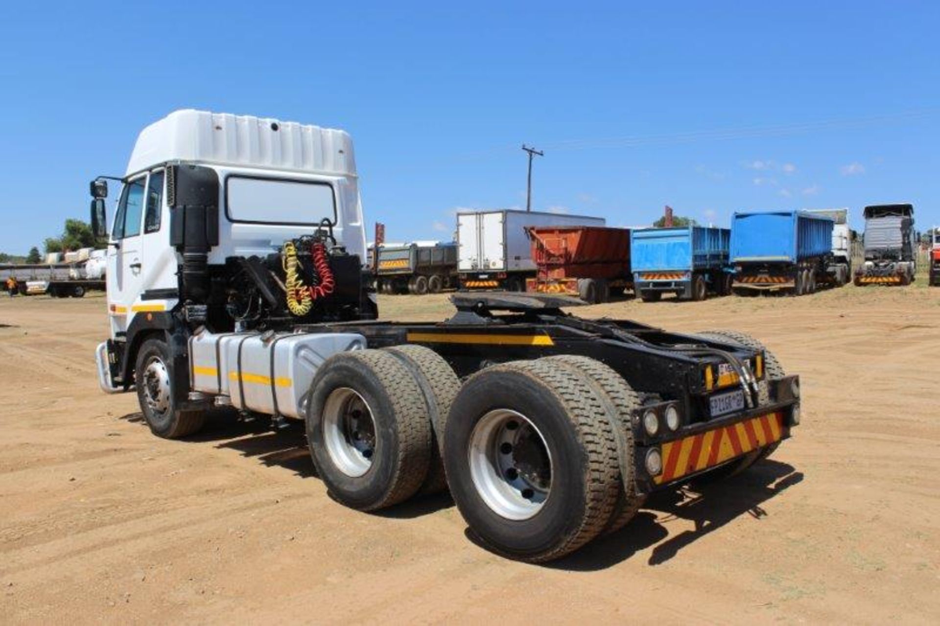 2005 NISSAN UD 440 DOUBLE AXLE - Image 3 of 4