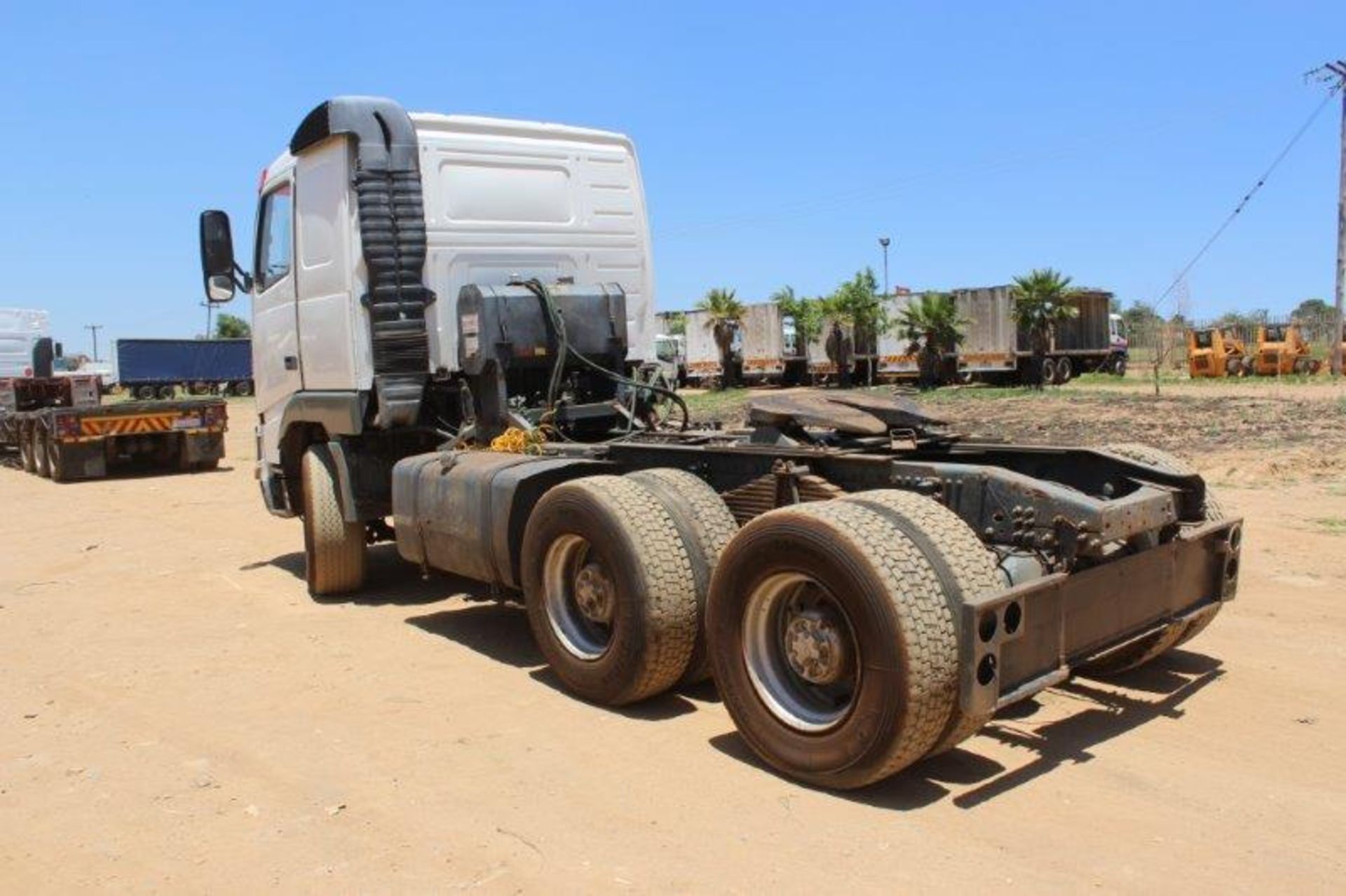 VOLVO DOUBLE AXLE HORSE - NO HAND BREAK - Image 4 of 11