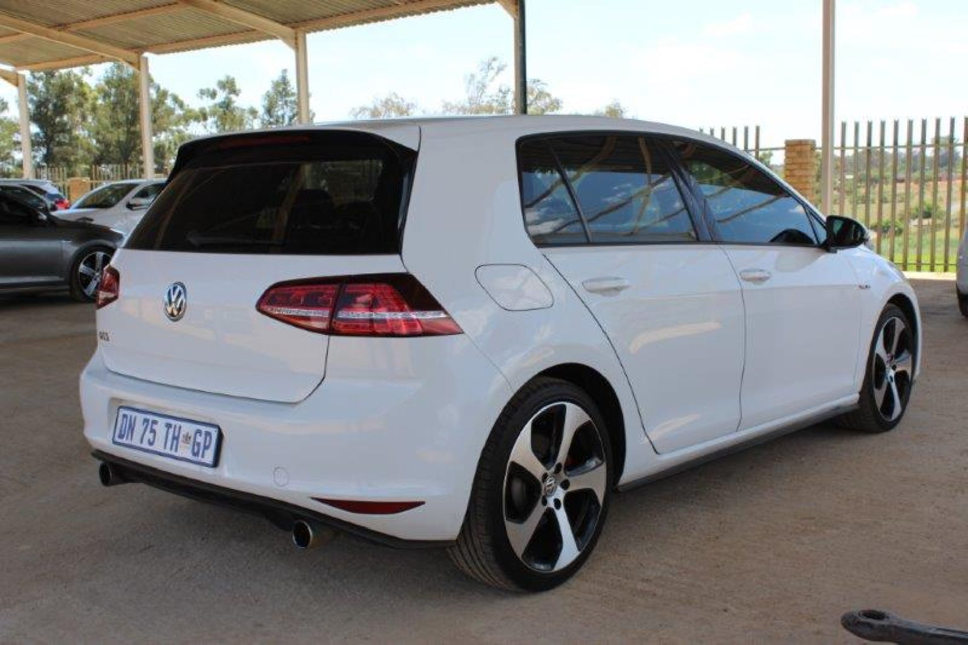 2015 VW GTI 4 DOOR - Image 4 of 4