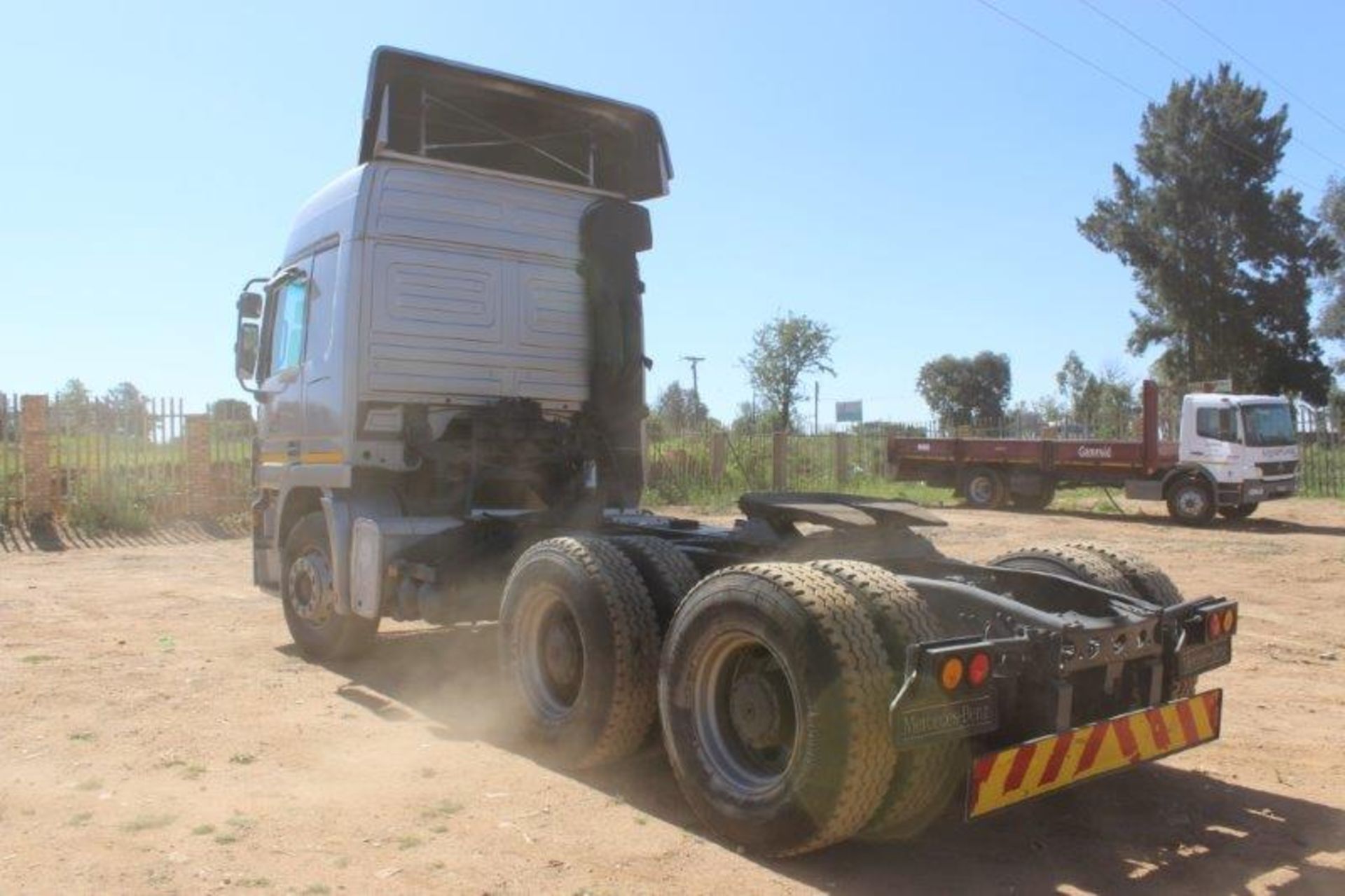 2005 M/BENZ 2640 ACTROS DOUBLE AXLE - Image 3 of 8