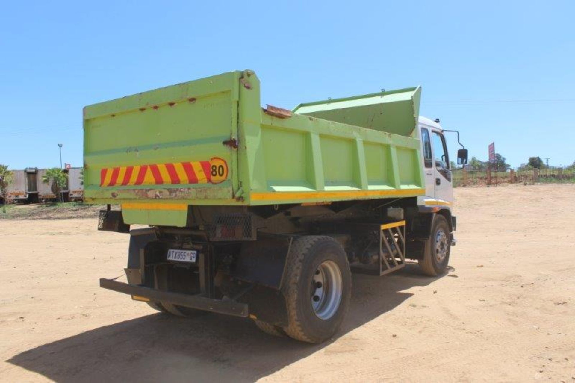 2008 ISUZU FTR 800 6 CUBE TIPPER - Image 4 of 8