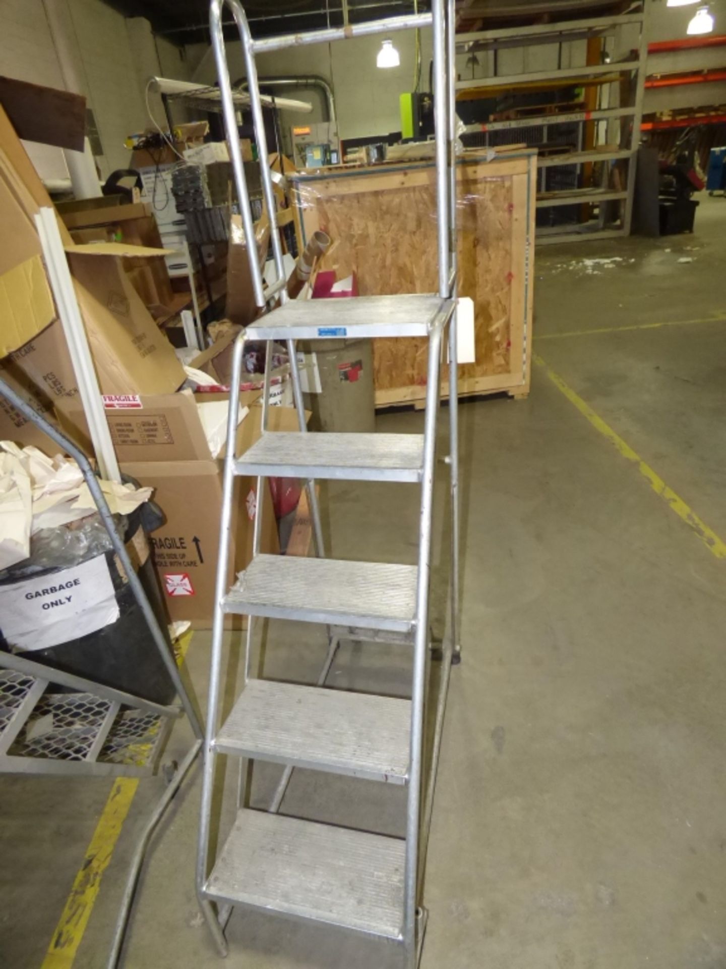 Mobile 5 Step Staircase w/ Wheels