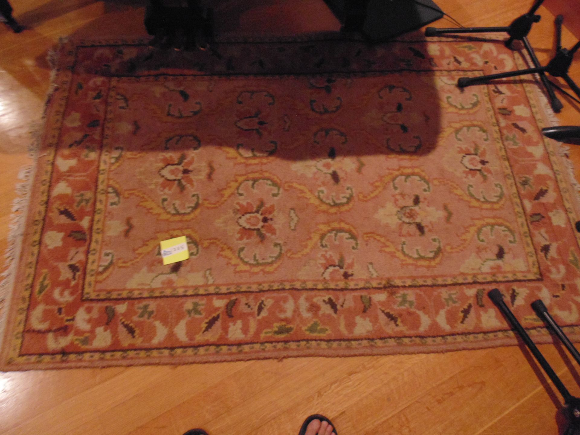 FLOOR RUG