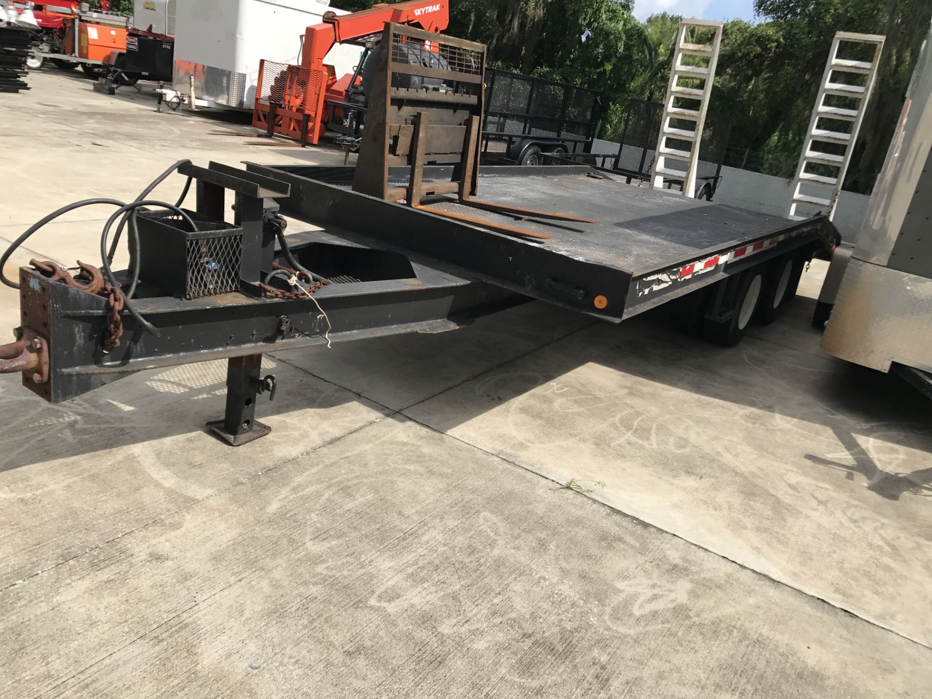 20' EQUIPMENT TRAILER W/ 5' FOLD DOWN RAMPS, 20' STEEL DECK, AIR BRAKES - Image 4 of 4