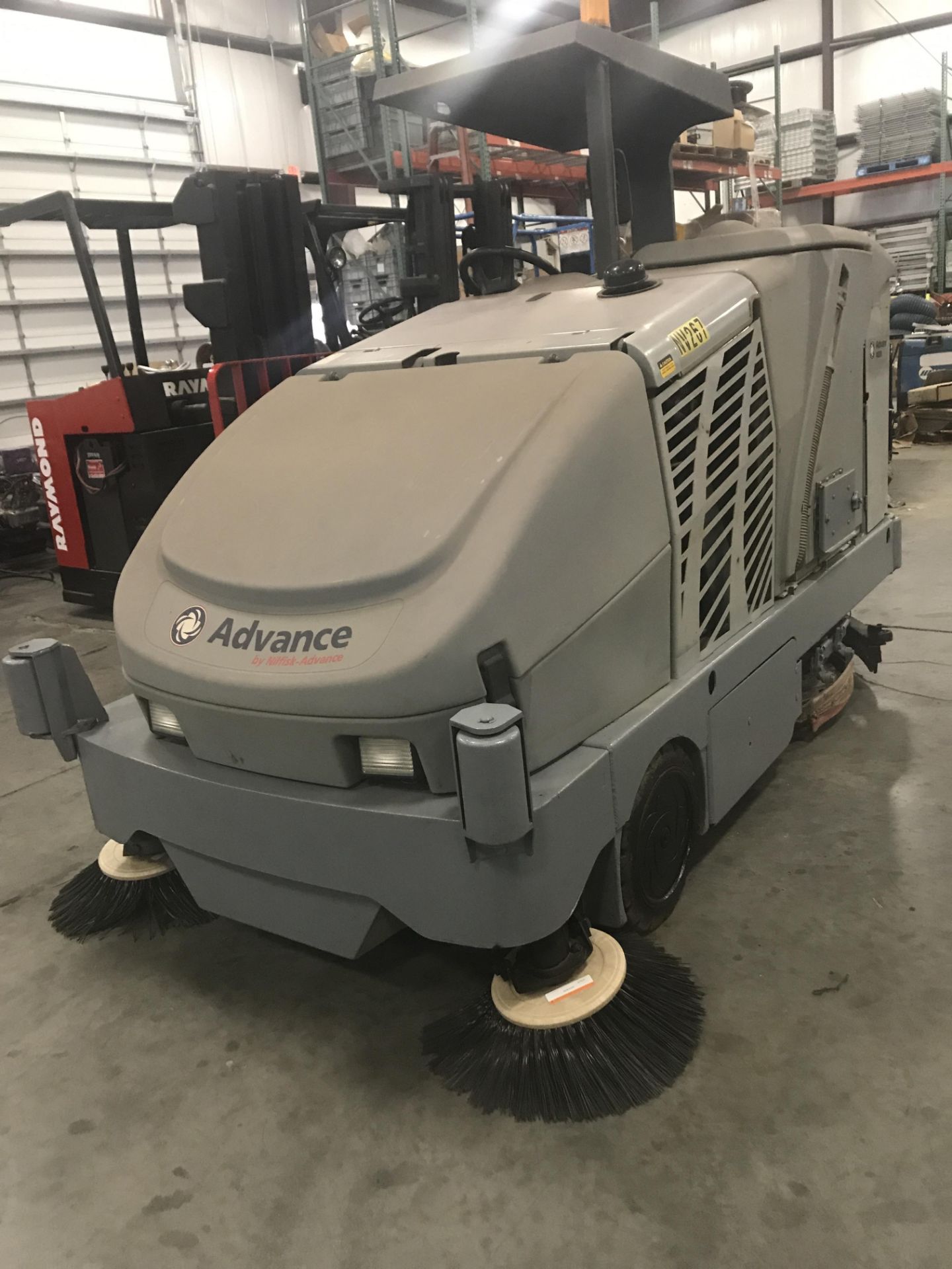 SEE VIDEO**NILFISK-ADVANCE CAPTOR 4800 LP COMBO SWEEPER/SCRUBBER