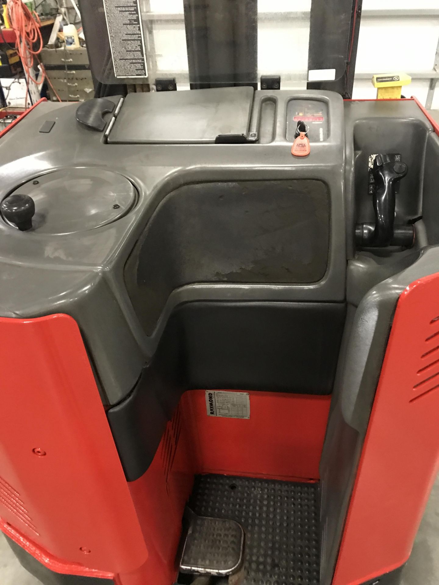 SEE VIDEO** RAYMOND ELECTRIC FORKLIFT, 36V, TILT, REACH, MOD. EASI-R35TT, 3,500 LB CAP. - Image 6 of 9