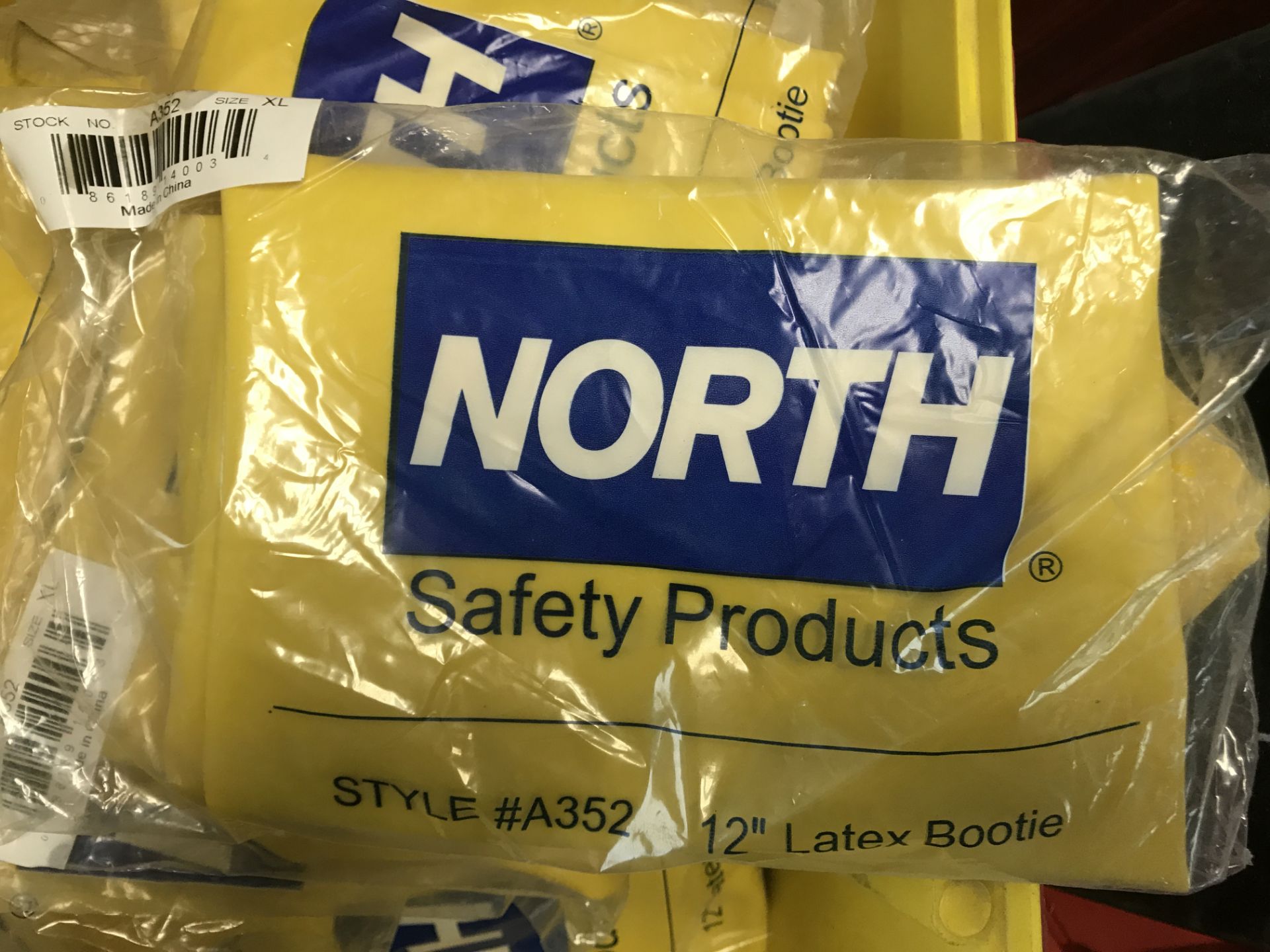 16 NORTH SAFETY PRODUCT LATEX BOOTIES SIZE XL - Image 2 of 2