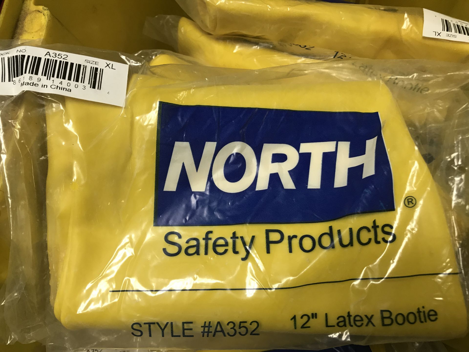 15 NORTH SAFETY PRODUCT LATEX BOOTIES SIZE XL - Image 2 of 2