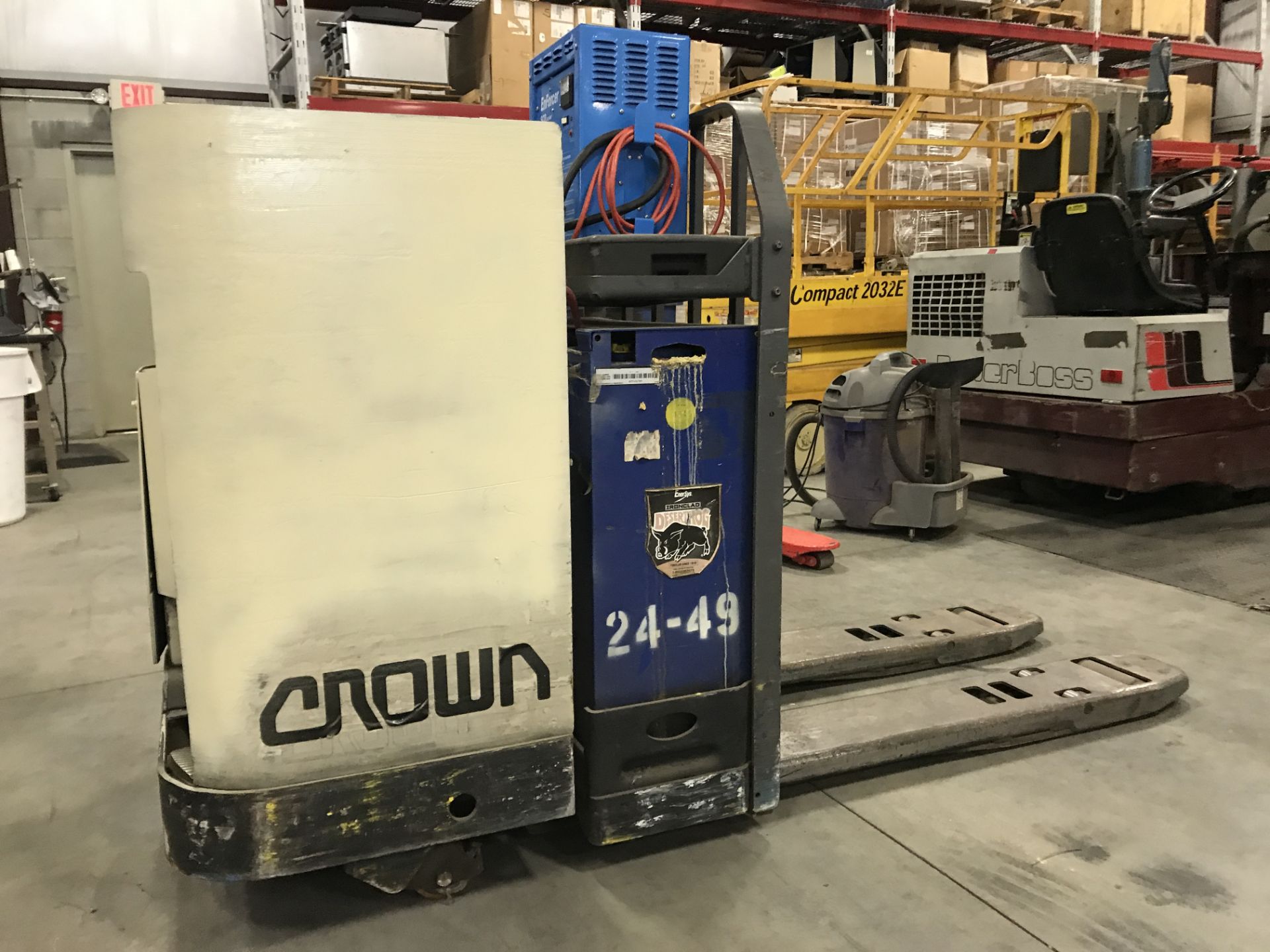 SEE VIDEO** CROWN ELECTRIC STAND ON PALLET JACK, 6,000 LB CAP.